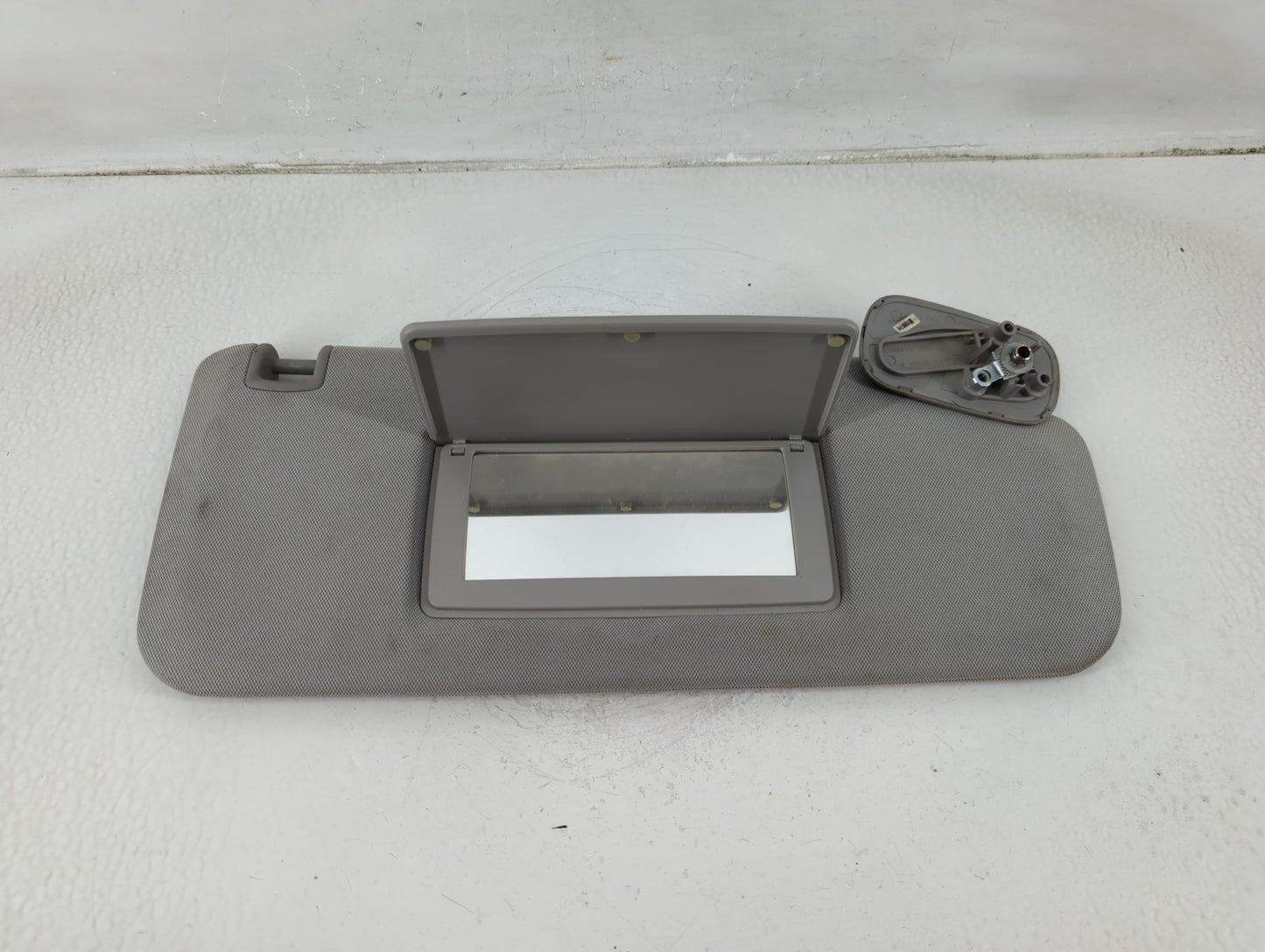 2015-2018 Chevrolet Silverado 2500 Sun Visor Shade Replacement Passenger Right Mirror Fits Fits 2014 2015 2016 2017 2018 201