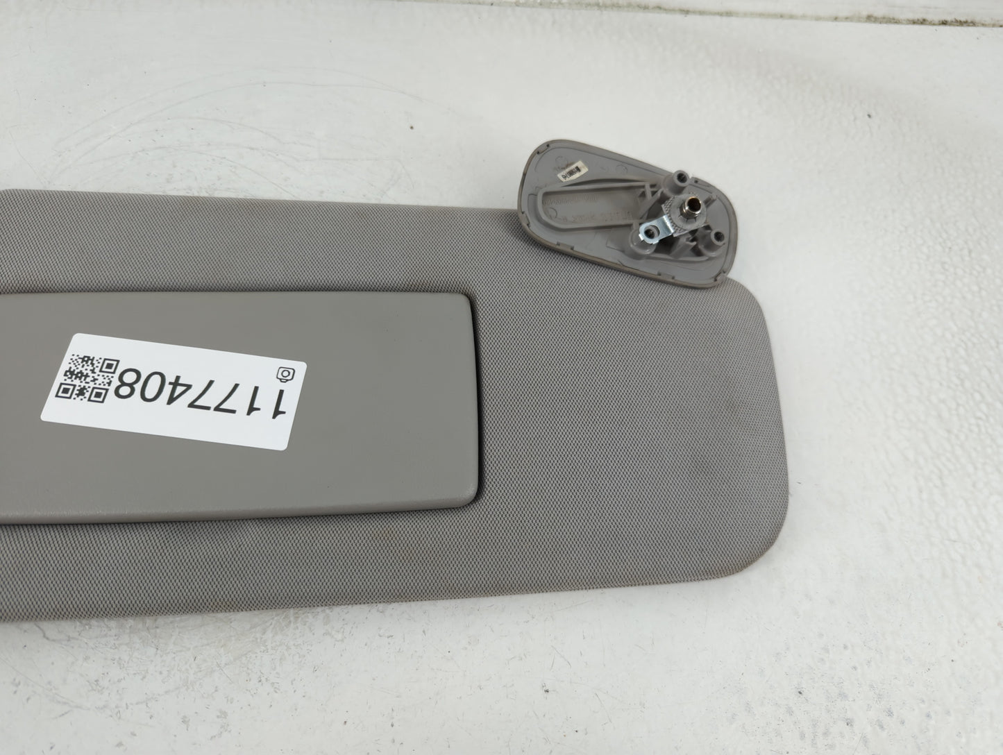 2015-2018 Chevrolet Silverado 2500 Sun Visor Shade Replacement Passenger Right Mirror Fits Fits 2014 2015 2016 2017 2018 201