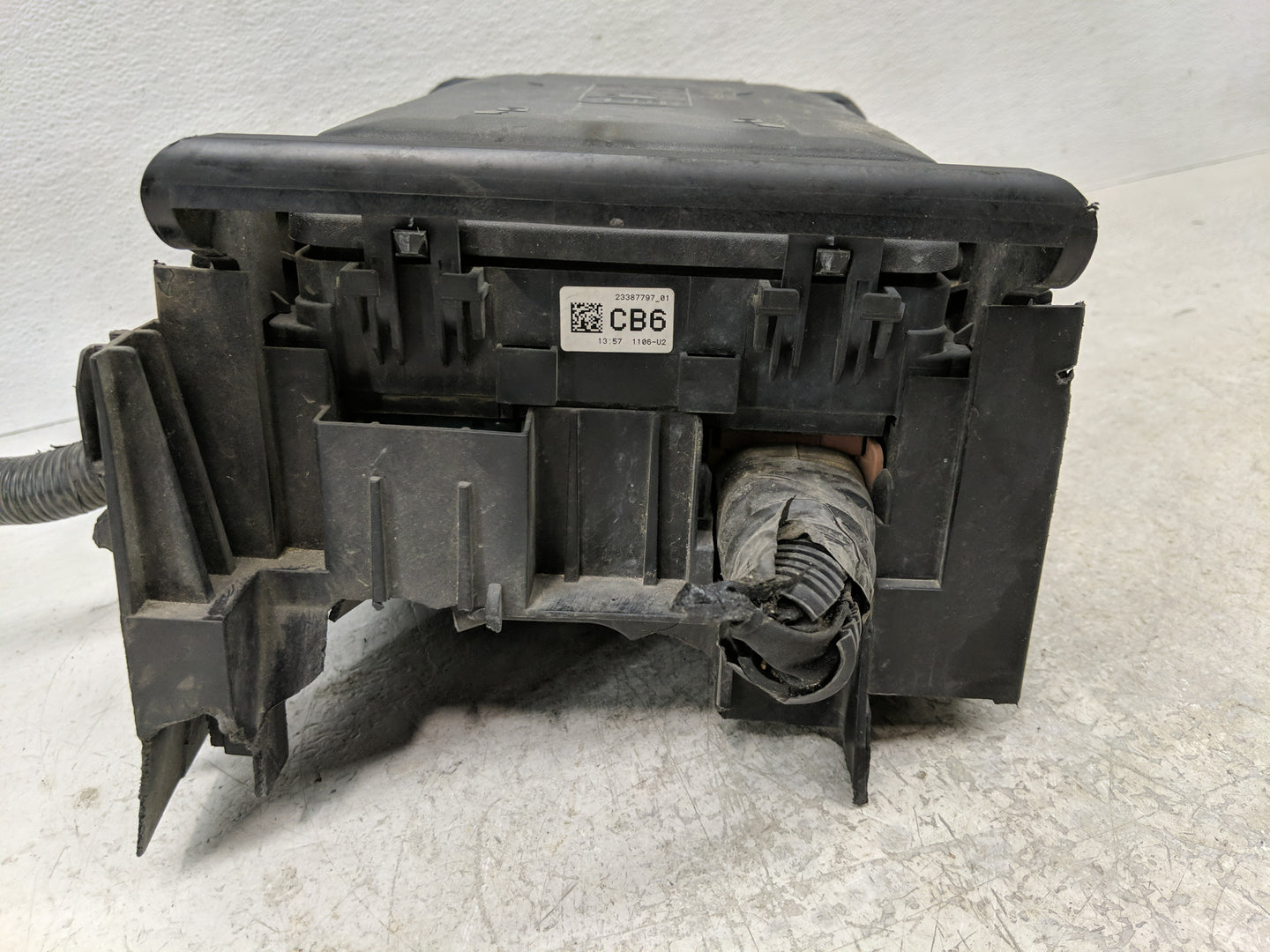 2016 Chevrolet Silverado 2500 Fusebox Fuse Box Panel Relay Module P/N:23387797 Fits Fits 2017 OEM Used Auto Parts - Oemuseda