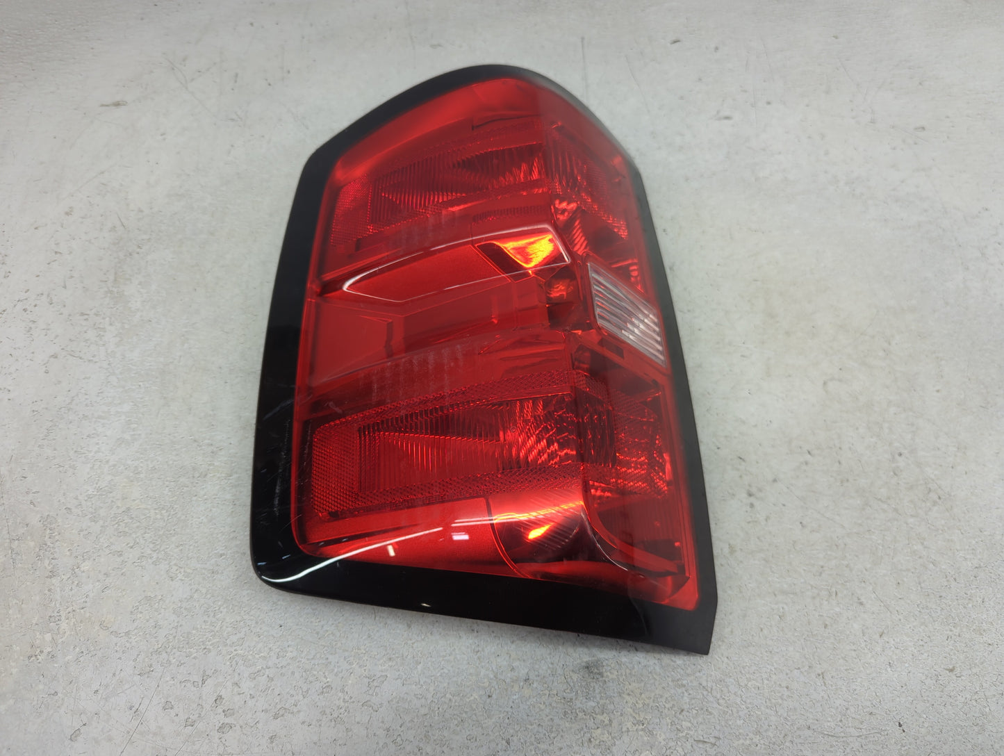 2016-2018 Chevrolet Silverado 2500 Tail Light Assembly Driver Left OEM Fits Fits 2016 2017 2018 2019 OEM Used Auto Parts - O