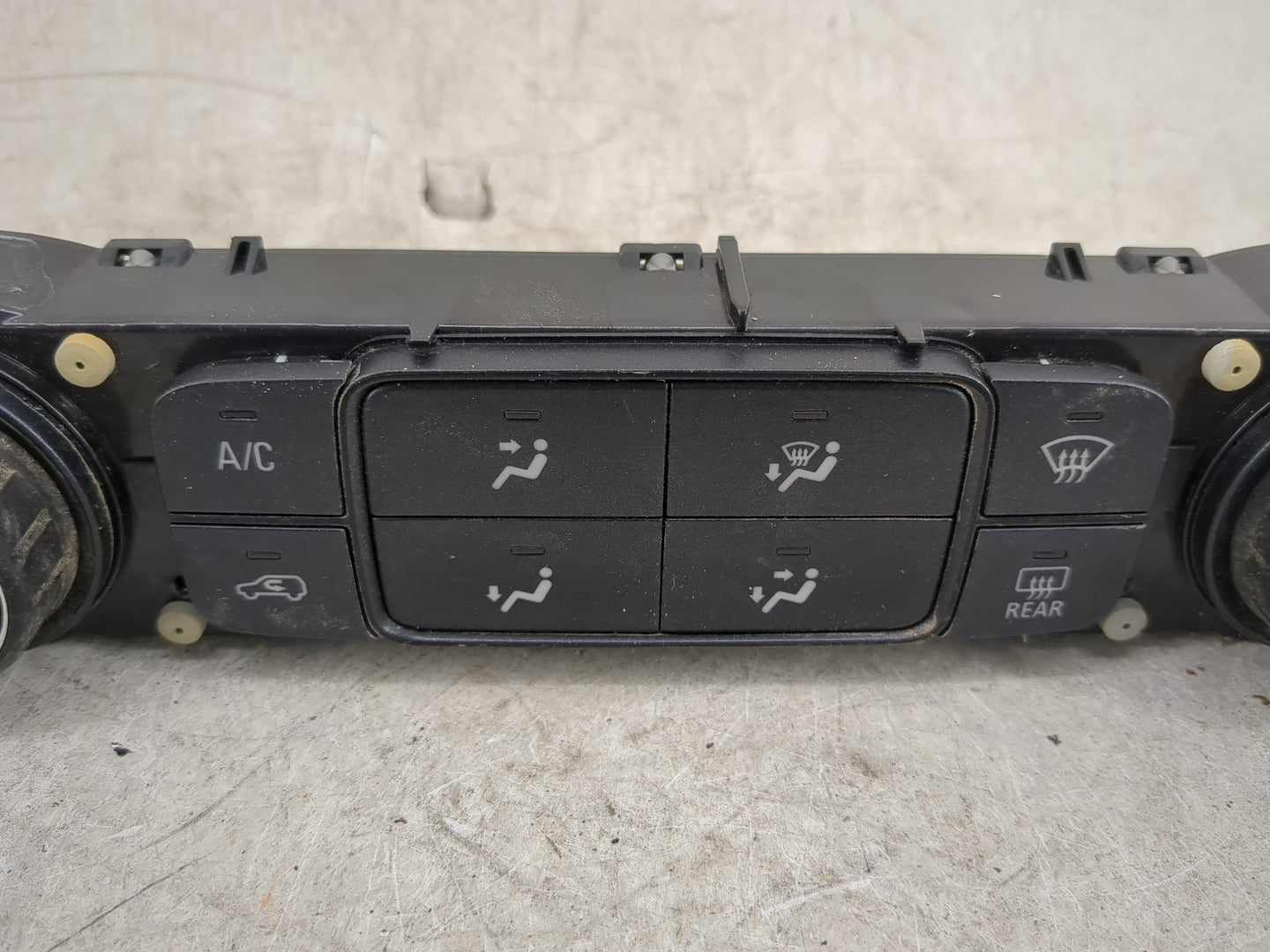 2015-2018 Chevrolet Silverado 2500 Climate Control Module Temperature AC/Heater Replacement P/N:84164472 Fits OEM Used Auto 