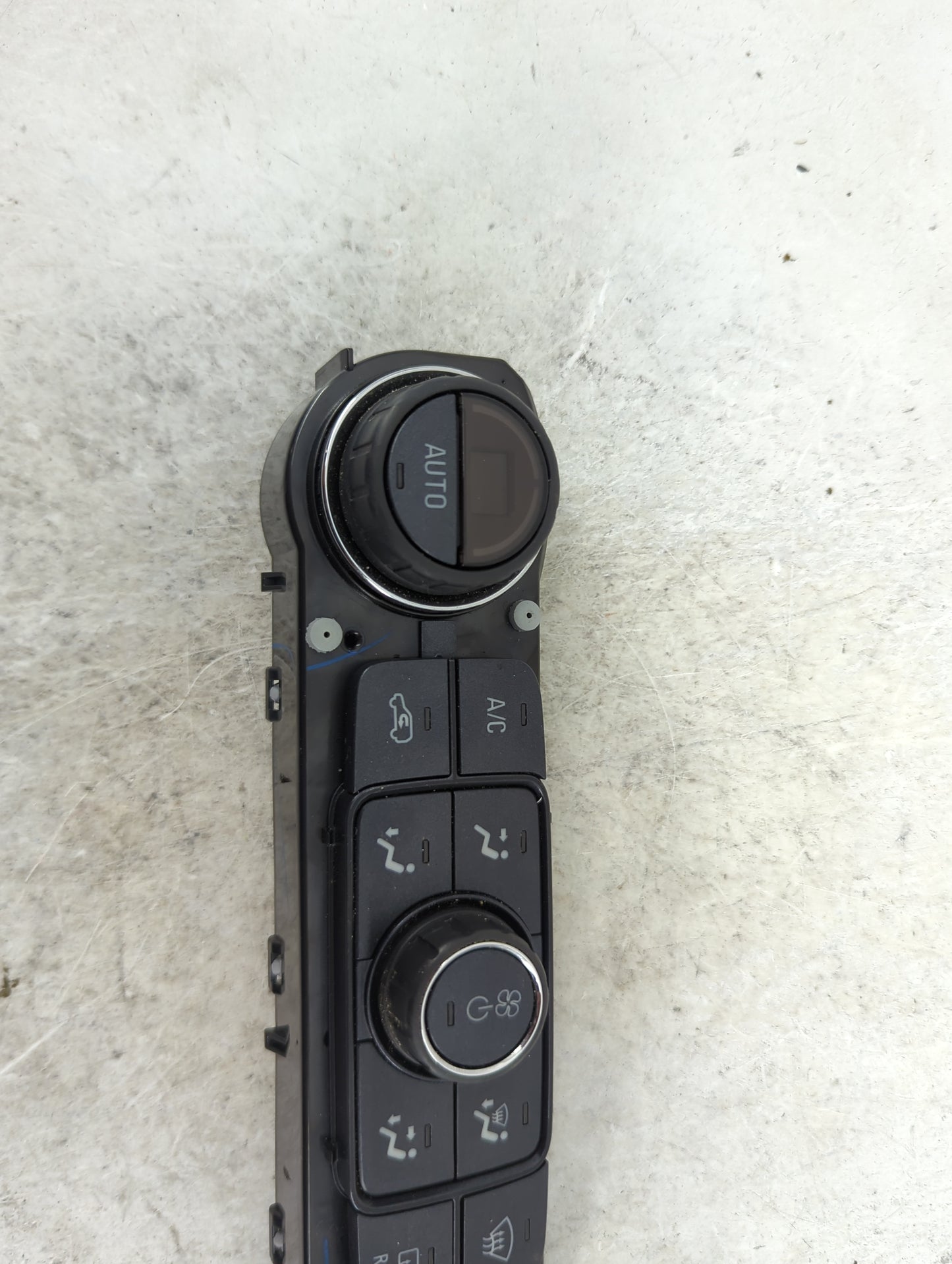 2016 Chevrolet Silverado 2500 Climate Control Module Temperature AC/Heater Replacement P/N:23486614 815372982 Fits OEM Used 