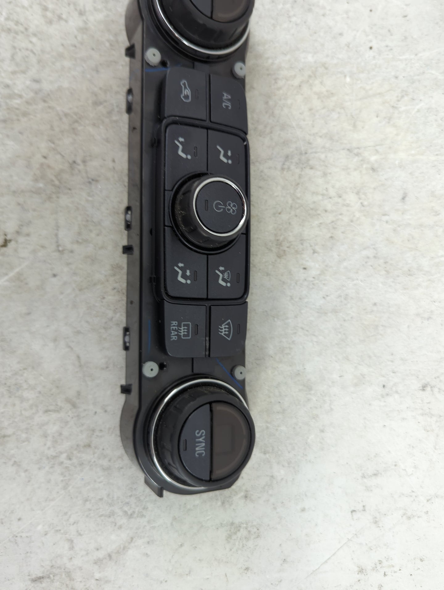 2016 Chevrolet Silverado 2500 Climate Control Module Temperature AC/Heater Replacement P/N:23486614 815372982 Fits OEM Used 