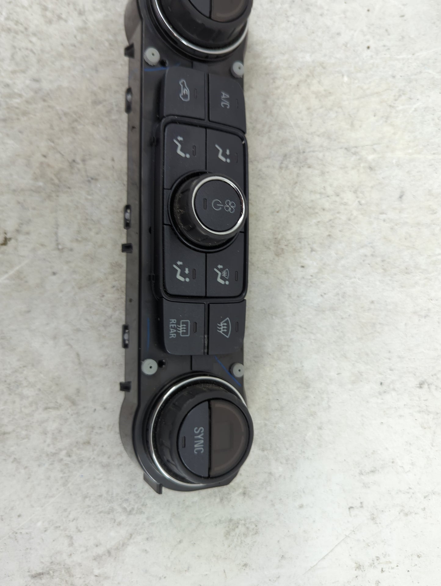 2016 Chevrolet Silverado 2500 Climate Control Module Temperature AC/Heater Replacement P/N:23486614 815372982 Fits OEM Used 