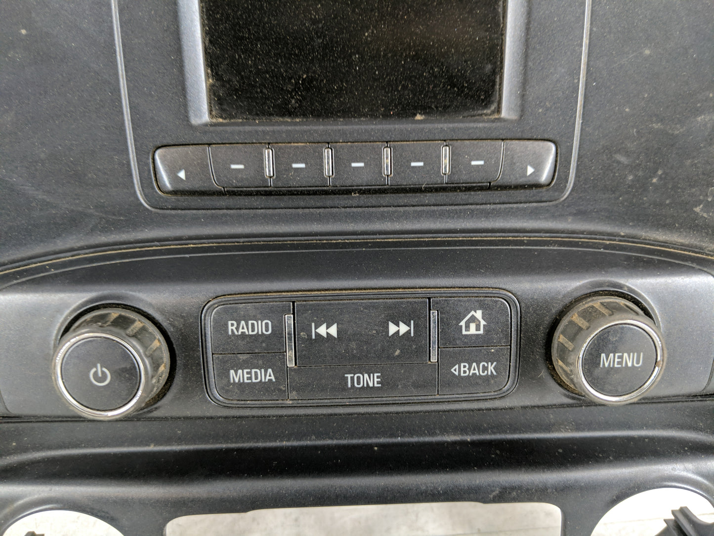 2016 Chevrolet Silverado 3500 Radio AM FM Cd Player Receiver Replacement P/N:23243933 Fits OEM Used Auto Parts - Oemusedauto