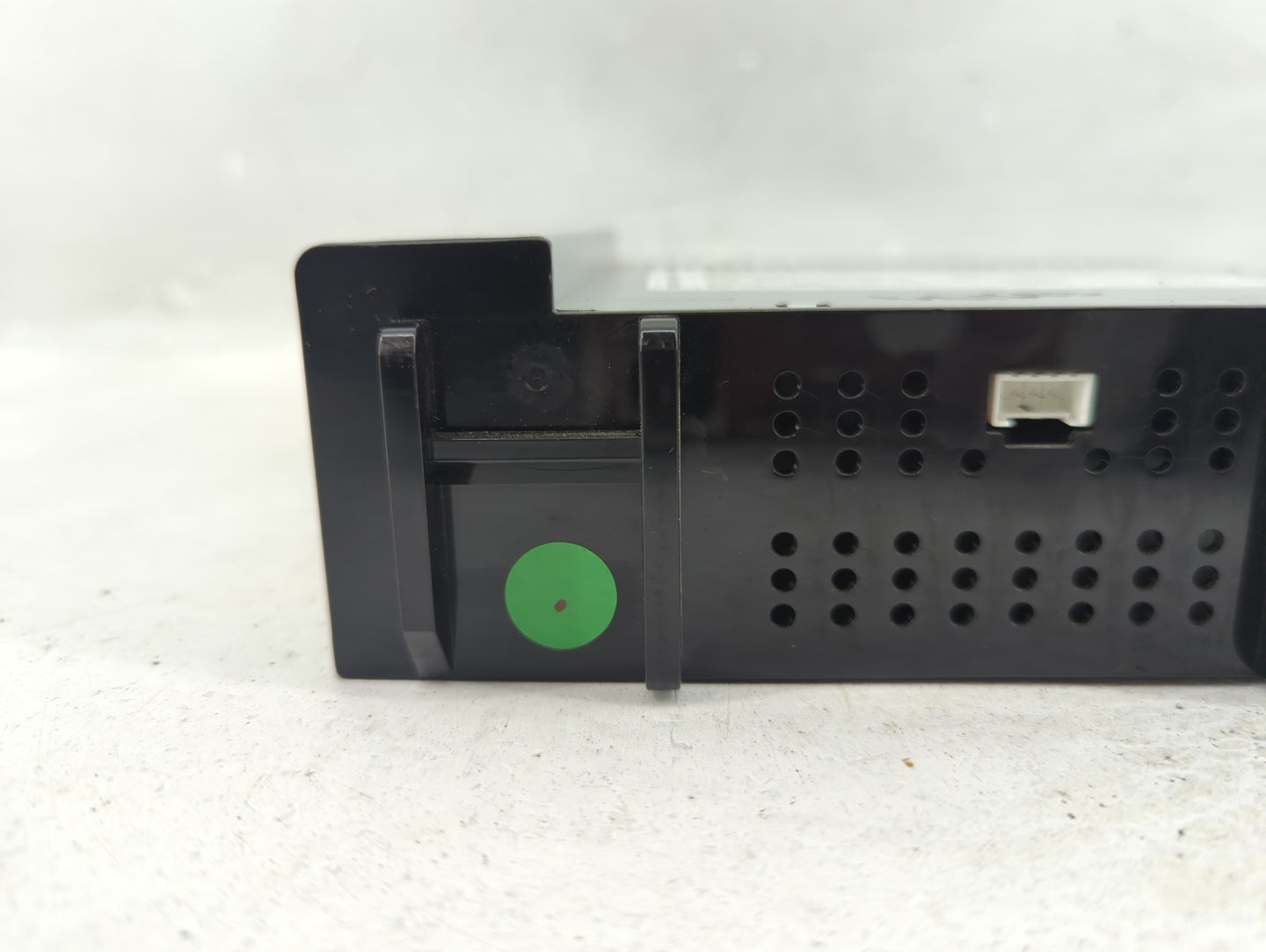 2016 Chevrolet Silverado 3500 Radio AM FM Cd Player Receiver Replacement P/N:42456922 Fits OEM Used Auto Parts - Oemusedauto