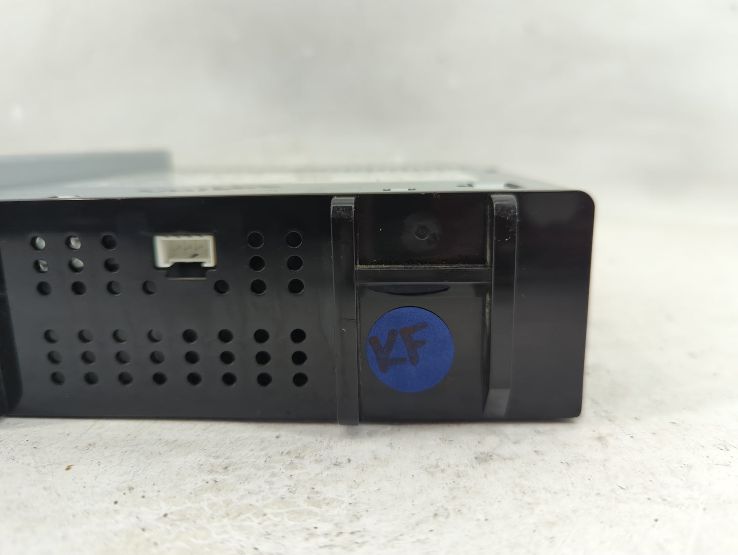2016 Chevrolet Silverado 3500 Radio AM FM Cd Player Receiver Replacement P/N:42456922 Fits OEM Used Auto Parts - Oemusedauto