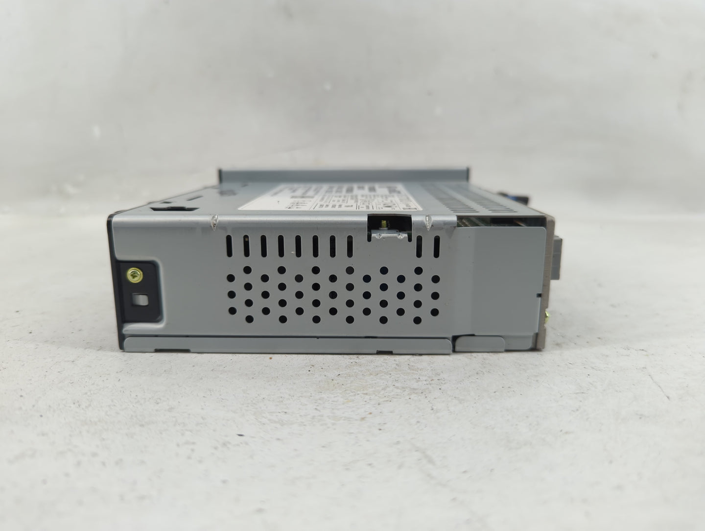 2016 Chevrolet Silverado 3500 Radio AM FM Cd Player Receiver Replacement P/N:42456922 Fits OEM Used Auto Parts - Oemusedauto