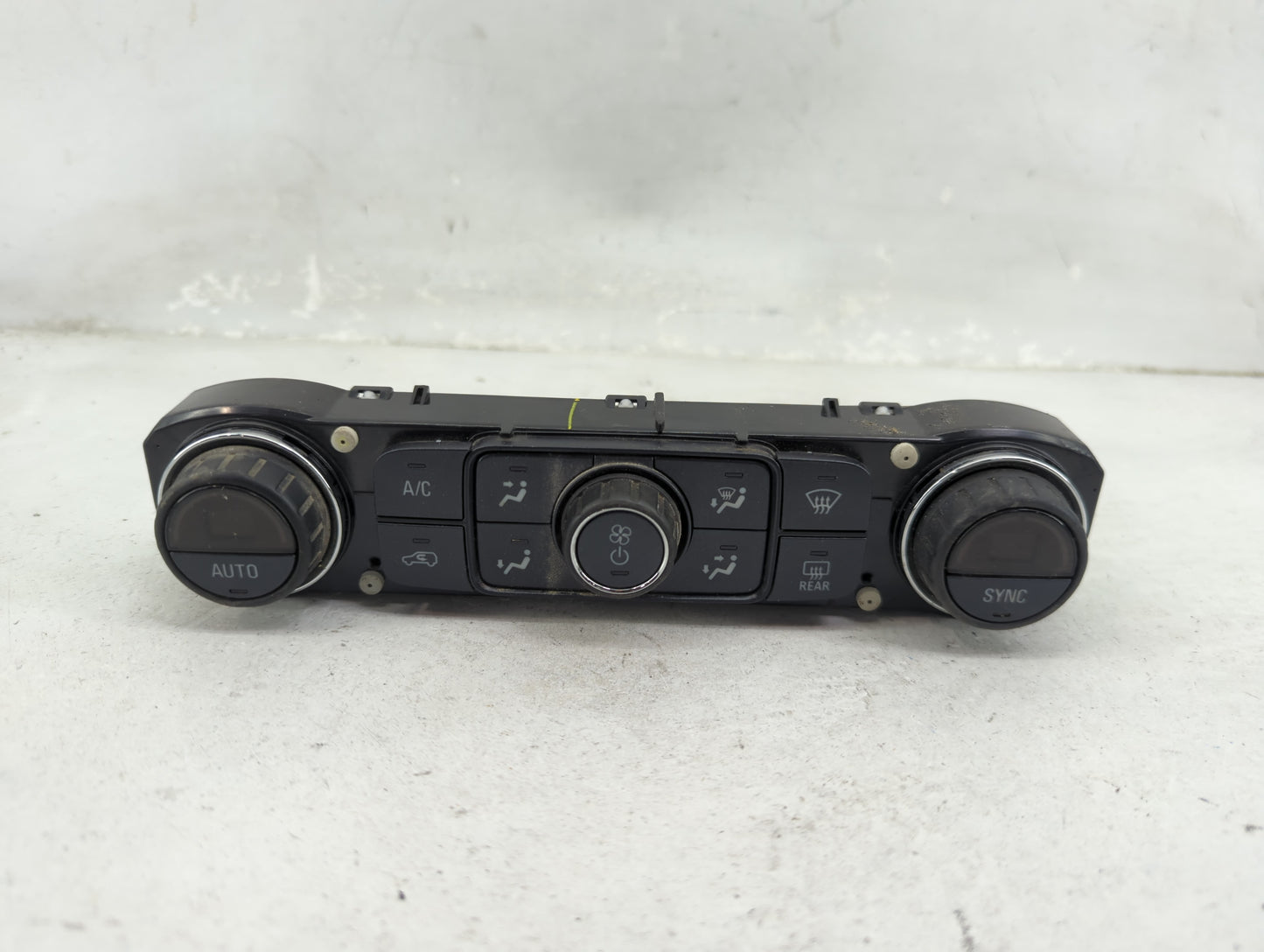 2016 Chevrolet Silverado 3500 Climate Control Module Temperature AC/Heater Replacement P/N:23486614 Fits OEM Used Auto Parts
