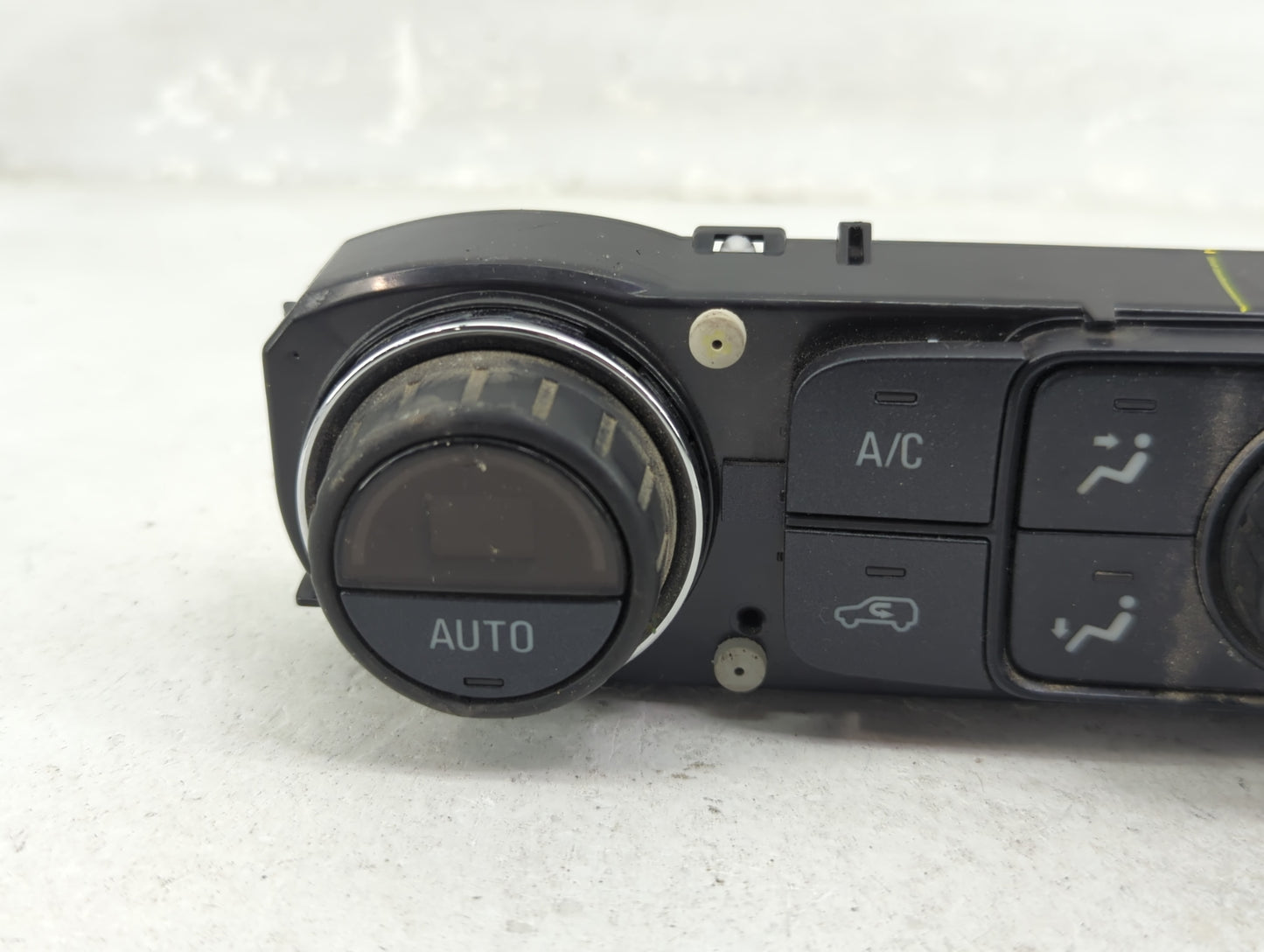 2016 Chevrolet Silverado 3500 Climate Control Module Temperature AC/Heater Replacement P/N:23486614 Fits OEM Used Auto Parts