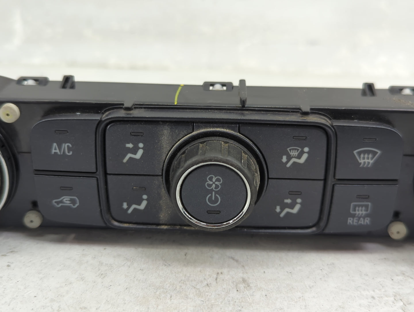2016 Chevrolet Silverado 3500 Climate Control Module Temperature AC/Heater Replacement P/N:23486614 Fits OEM Used Auto Parts
