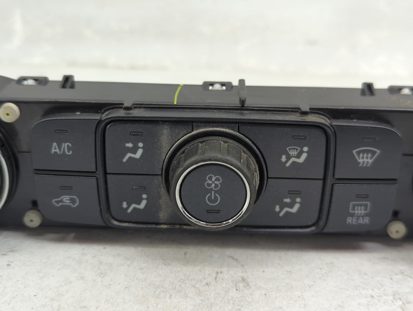 2016 Chevrolet Silverado 3500 Climate Control Module Temperature AC/Heater Replacement P/N:23486614 Fits OEM Used Auto Parts