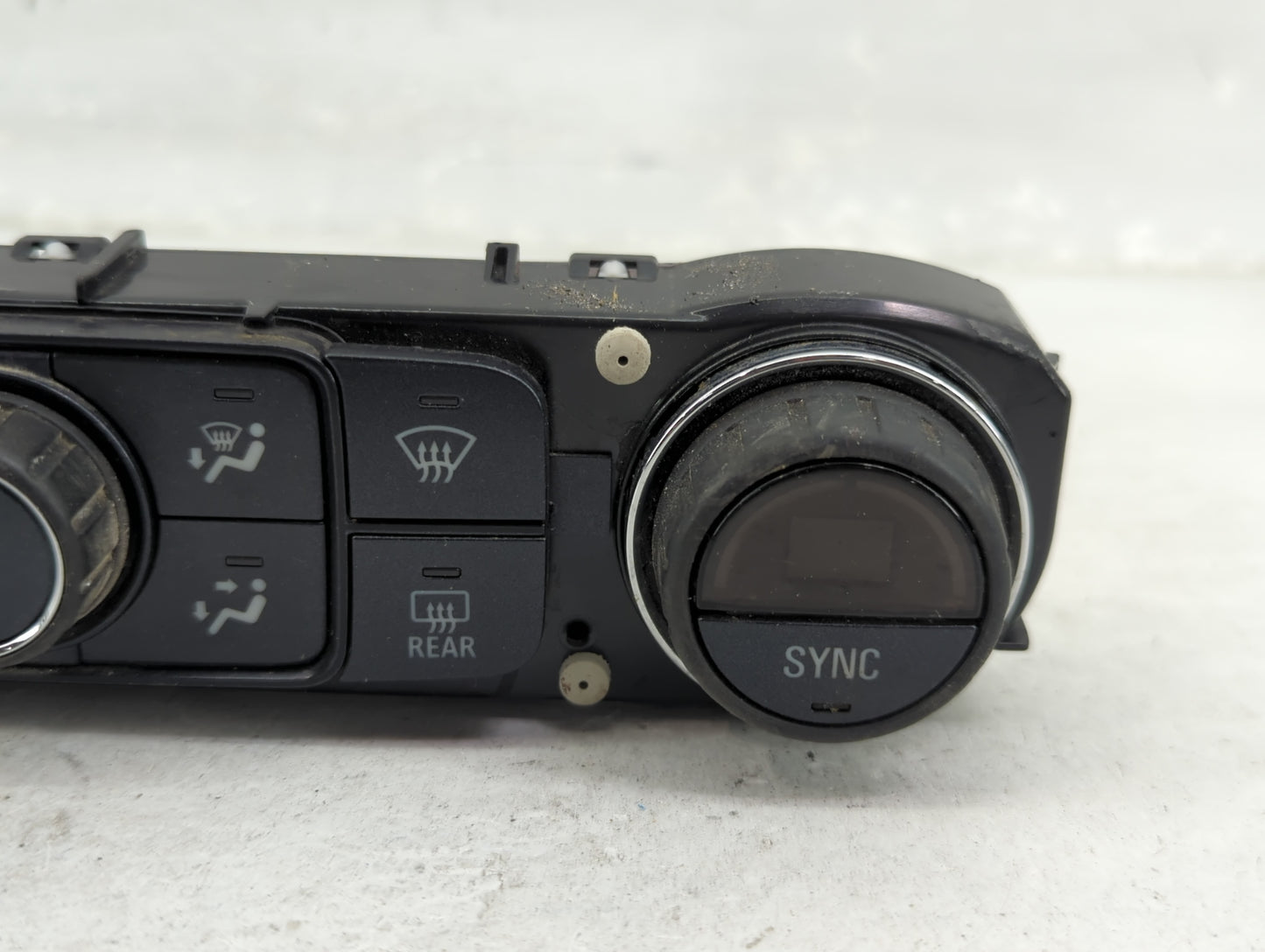 2016 Chevrolet Silverado 3500 Climate Control Module Temperature AC/Heater Replacement P/N:23486614 Fits OEM Used Auto Parts
