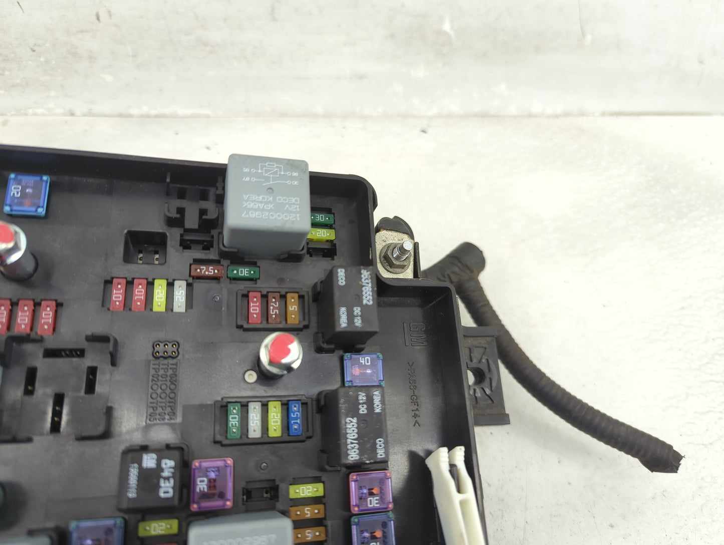 2014-2016 Chevrolet Sonic Fusebox Fuse Box Panel Relay Module P/N:95383529 Fits Fits 2014 2015 2016 OEM Used Auto Parts - Oe