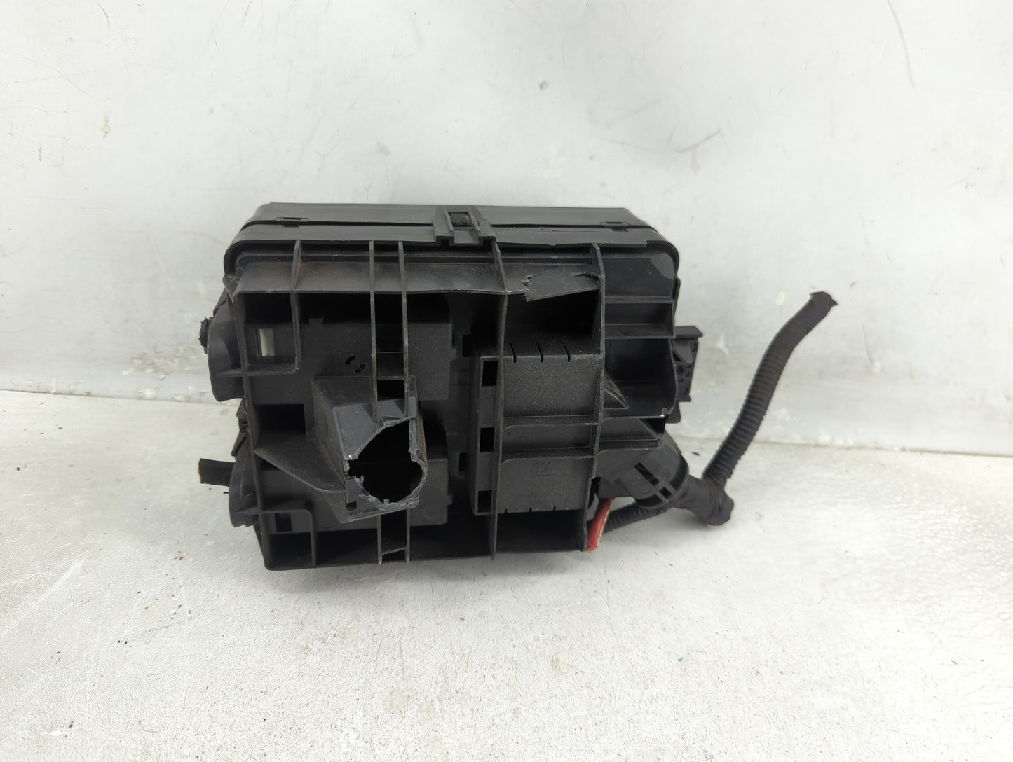 2014-2016 Chevrolet Sonic Fusebox Fuse Box Panel Relay Module P/N:95383529 Fits Fits 2014 2015 2016 OEM Used Auto Parts - Oe