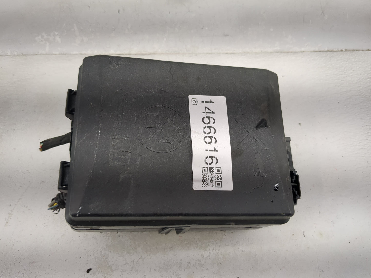 2014-2016 Chevrolet Sonic Fusebox Fuse Box Panel Relay Module P/N:95383530 95383529 Fits Fits 2014 2015 2016 OEM Used Auto P