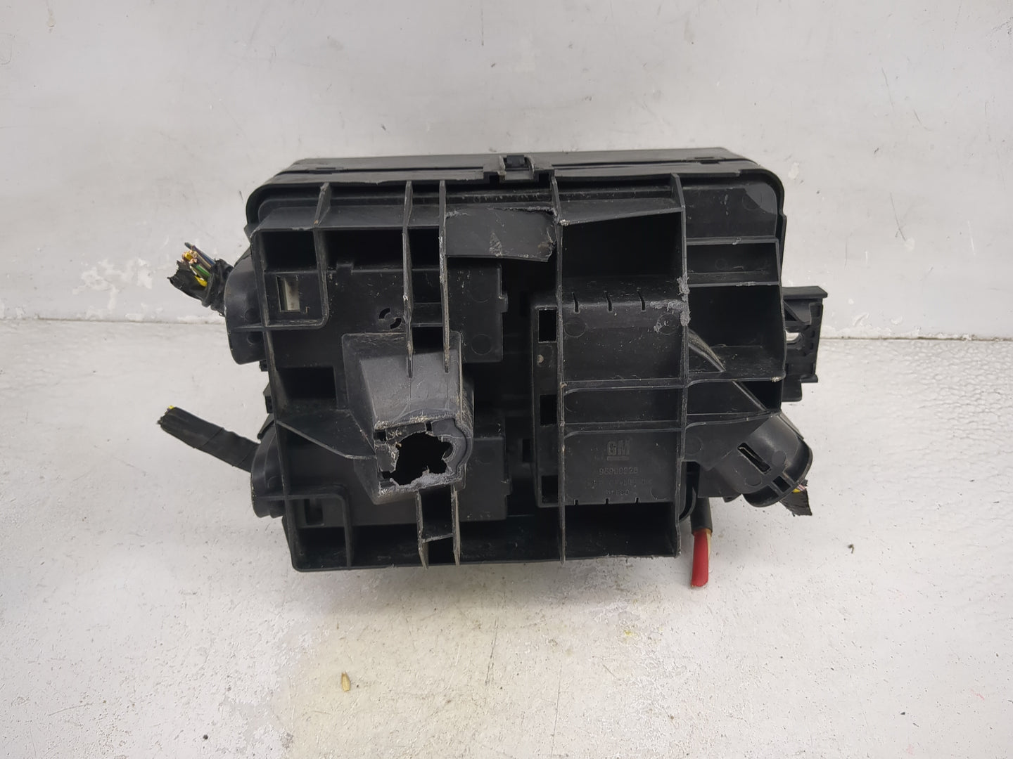 2014-2016 Chevrolet Sonic Fusebox Fuse Box Panel Relay Module P/N:95383530 95383529 Fits Fits 2014 2015 2016 OEM Used Auto P