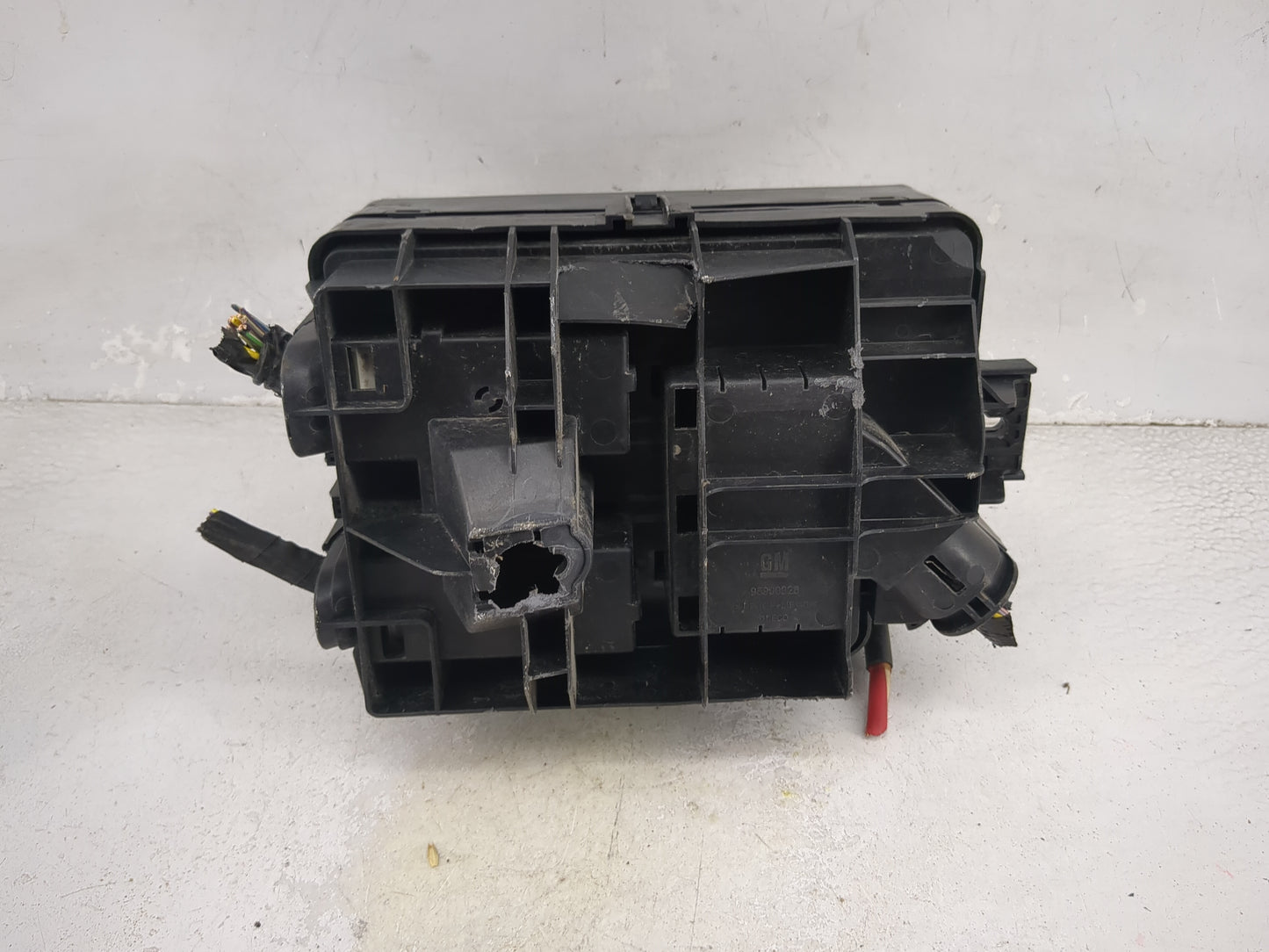 2014-2016 Chevrolet Sonic Fusebox Fuse Box Panel Relay Module P/N:95383530 95383529 Fits Fits 2014 2015 2016 OEM Used Auto P