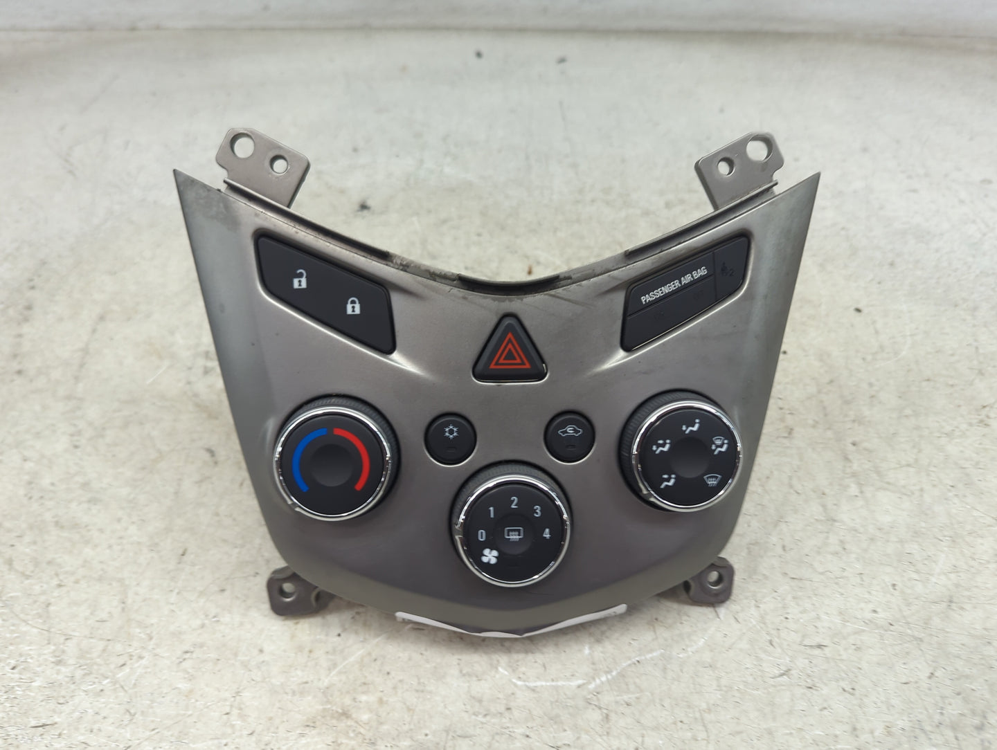 2015-2016 Chevrolet Sonic Climate Control Module Temperature AC/Heater Replacement P/N:94781800 323980000000X Fits Fits 2015