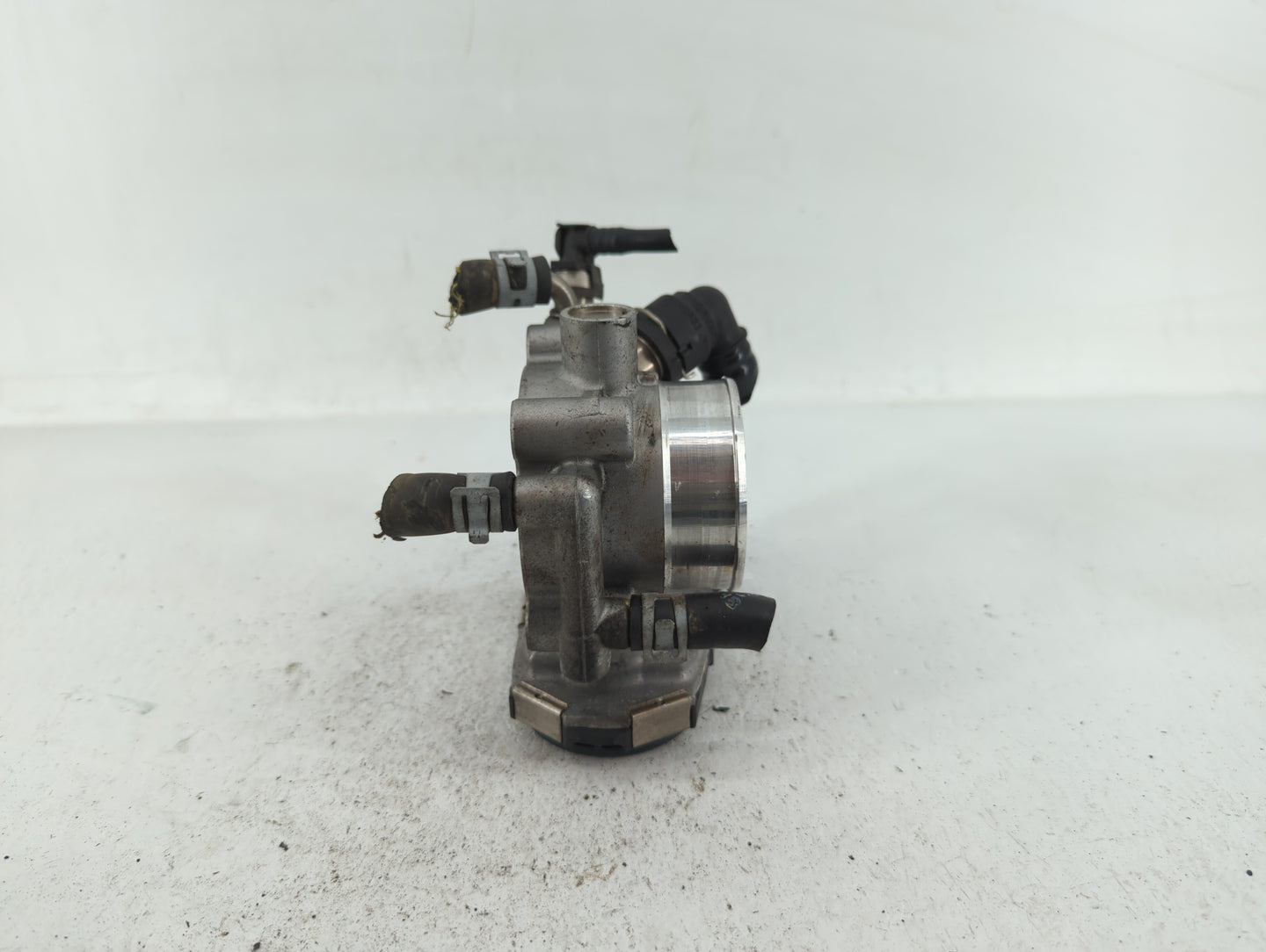 2012-2018 Chevrolet Sonic Throttle Body P/N:55577375 55561495 Fits Fits 2009 2010 2011 2012 2013 2014 2015 2016 2017 2018 OE