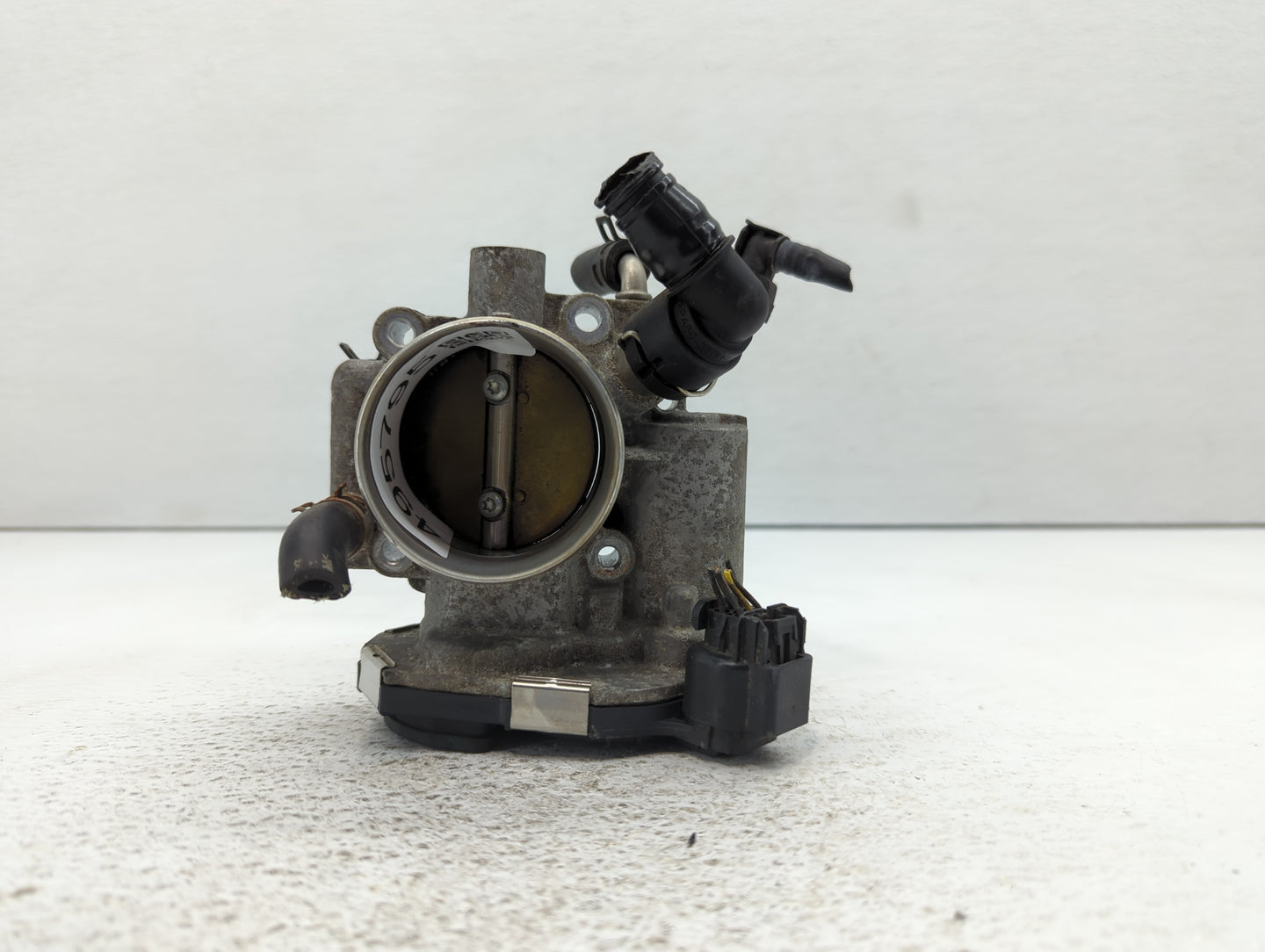 2012-2018 Chevrolet Sonic Throttle Body P/N:55 577 375 Fits Fits 2009 2010 2011 2012 2013 2014 2015 2016 2017 2018 OEM Used 