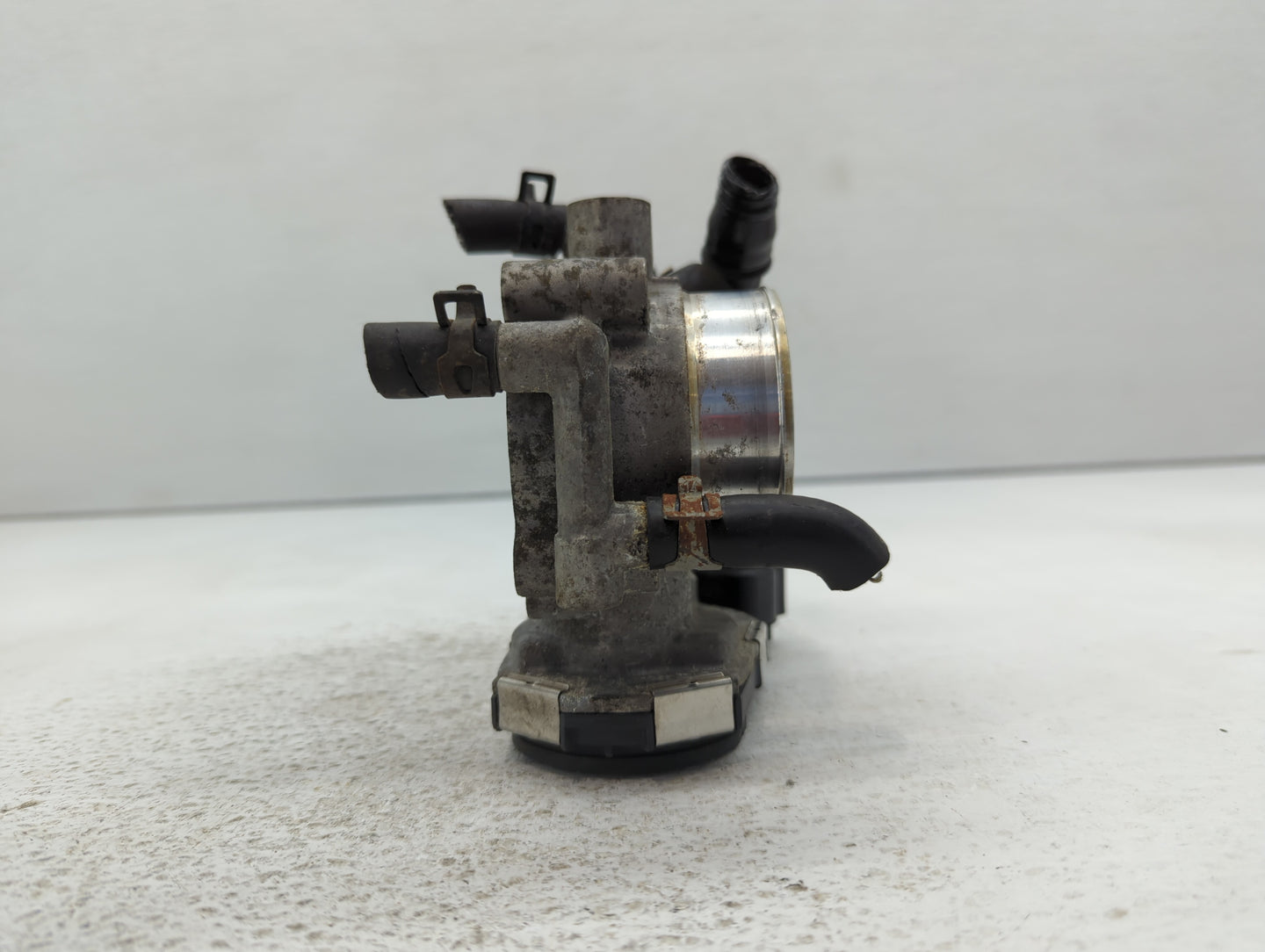 2012-2018 Chevrolet Sonic Throttle Body P/N:55 577 375 Fits Fits 2009 2010 2011 2012 2013 2014 2015 2016 2017 2018 OEM Used 