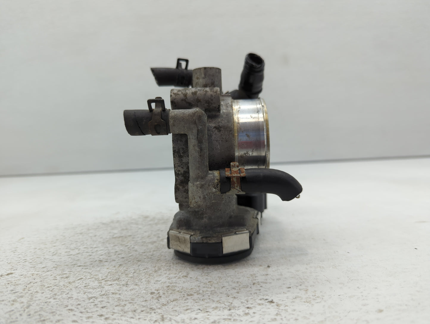 2012-2018 Chevrolet Sonic Throttle Body P/N:55 577 375 Fits Fits 2009 2010 2011 2012 2013 2014 2015 2016 2017 2018 OEM Used 