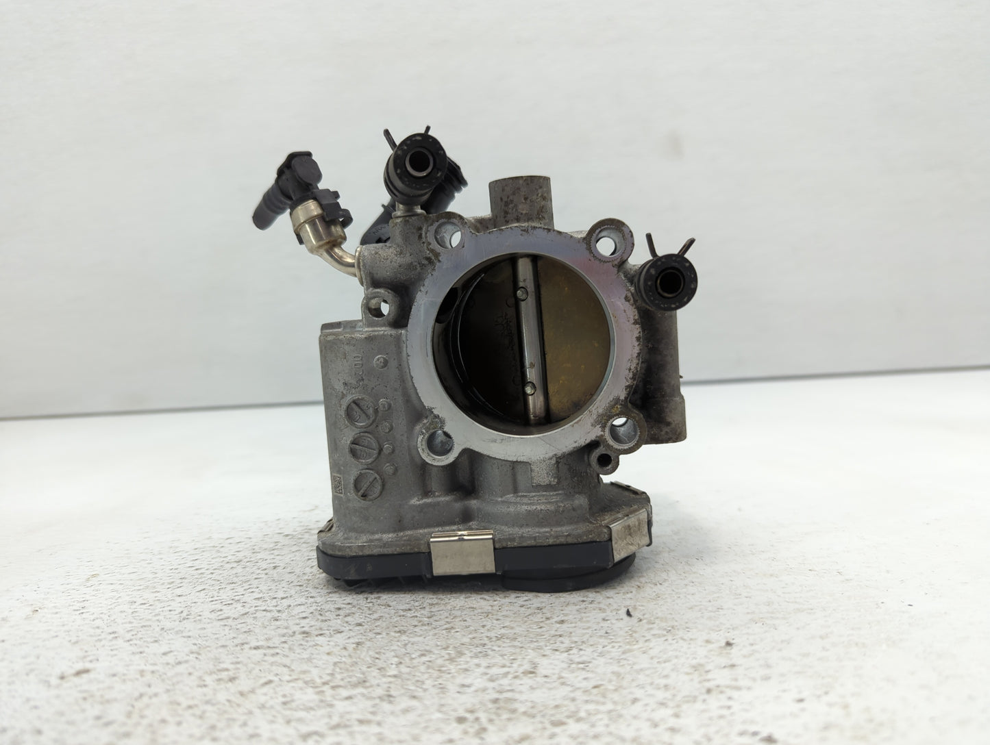 2012-2018 Chevrolet Sonic Throttle Body P/N:55 577 375 Fits Fits 2009 2010 2011 2012 2013 2014 2015 2016 2017 2018 OEM Used 
