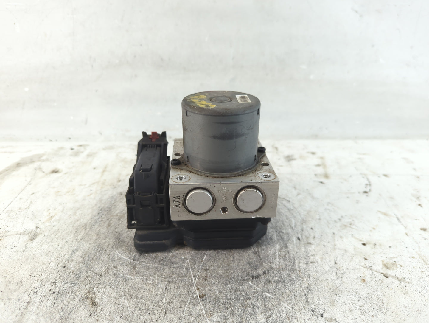2015-2016 Chevrolet Sonic ABS Pump Control Module Replacement P/N:94781825 Fits Fits 2015 2016 OEM Used Auto Parts - Oemused