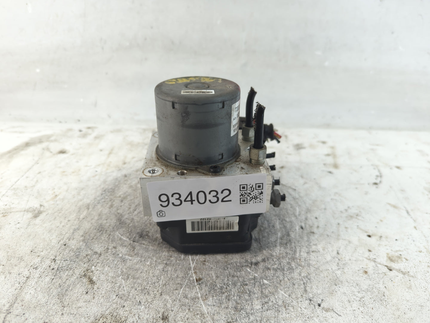 2015-2016 Chevrolet Sonic ABS Pump Control Module Replacement P/N:94781825 Fits Fits 2015 2016 OEM Used Auto Parts - Oemused