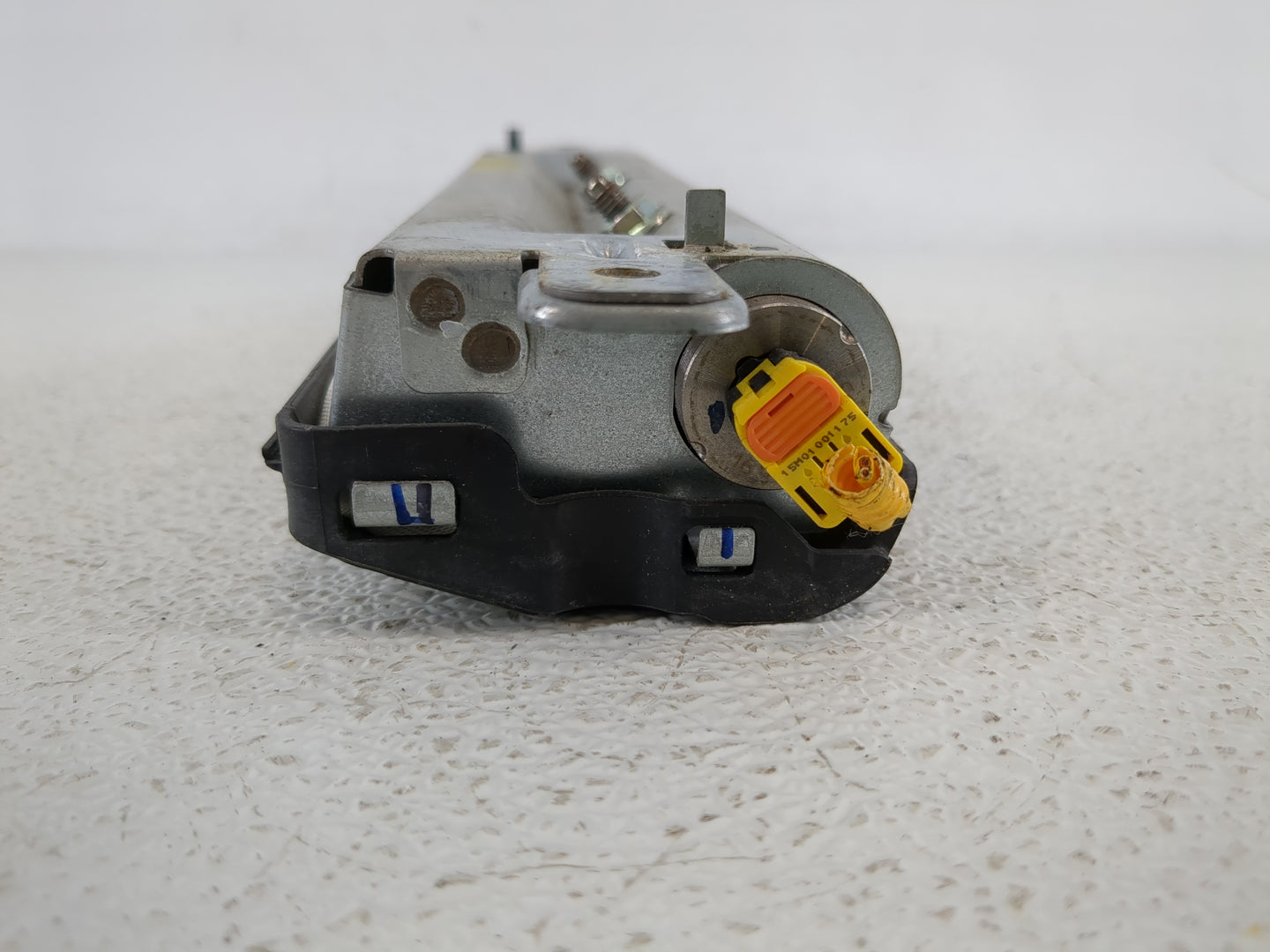 2016-2017 Chevrolet Spark Air Bag Driver Left Knee OEM P/N:42348960 Fits Fits 2016 2017 OEM Used Auto Parts - Oemusedautopar