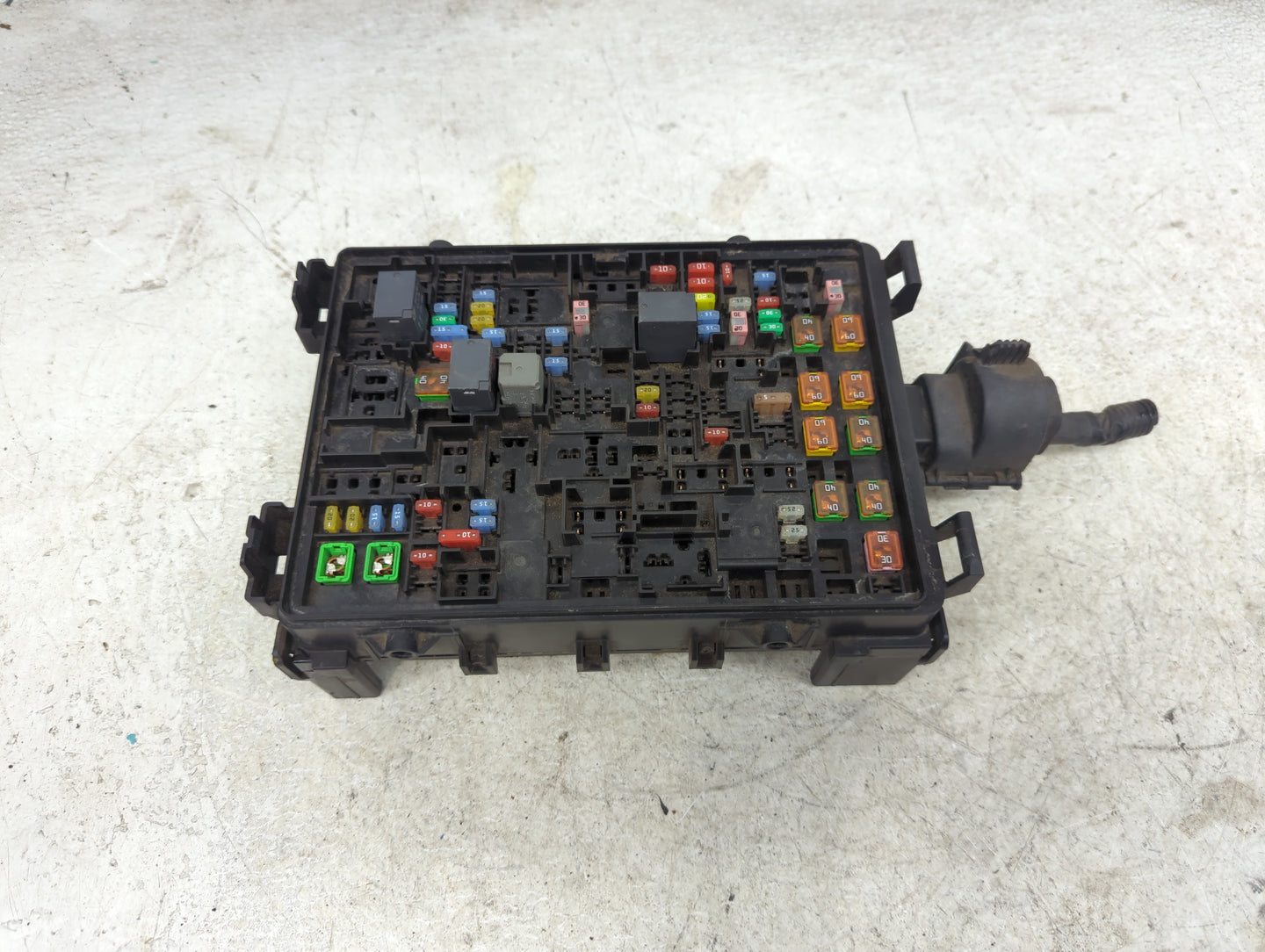 2016 Chevrolet Suburban Fusebox Fuse Box Panel Relay Module P/N:23418066 Fits Fits 2015 2017 2018 2019 2020 OEM Used Auto Pa