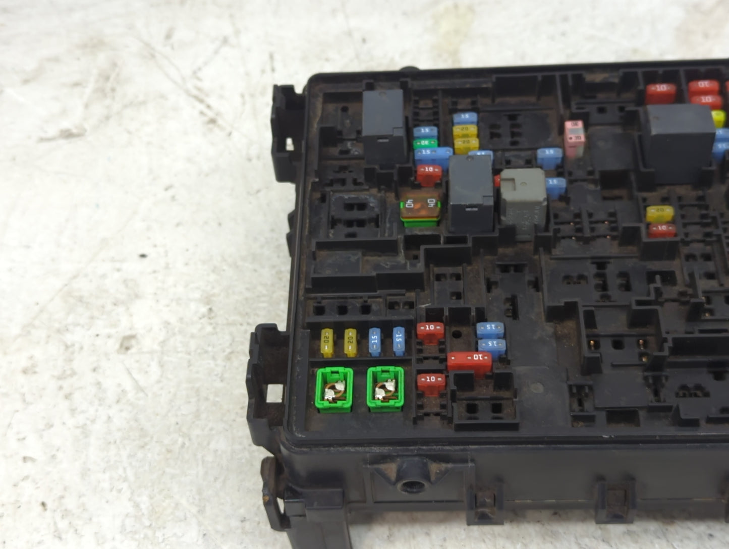 2016 Chevrolet Suburban Fusebox Fuse Box Panel Relay Module P/N:23418066 Fits Fits 2015 2017 2018 2019 2020 OEM Used Auto Pa