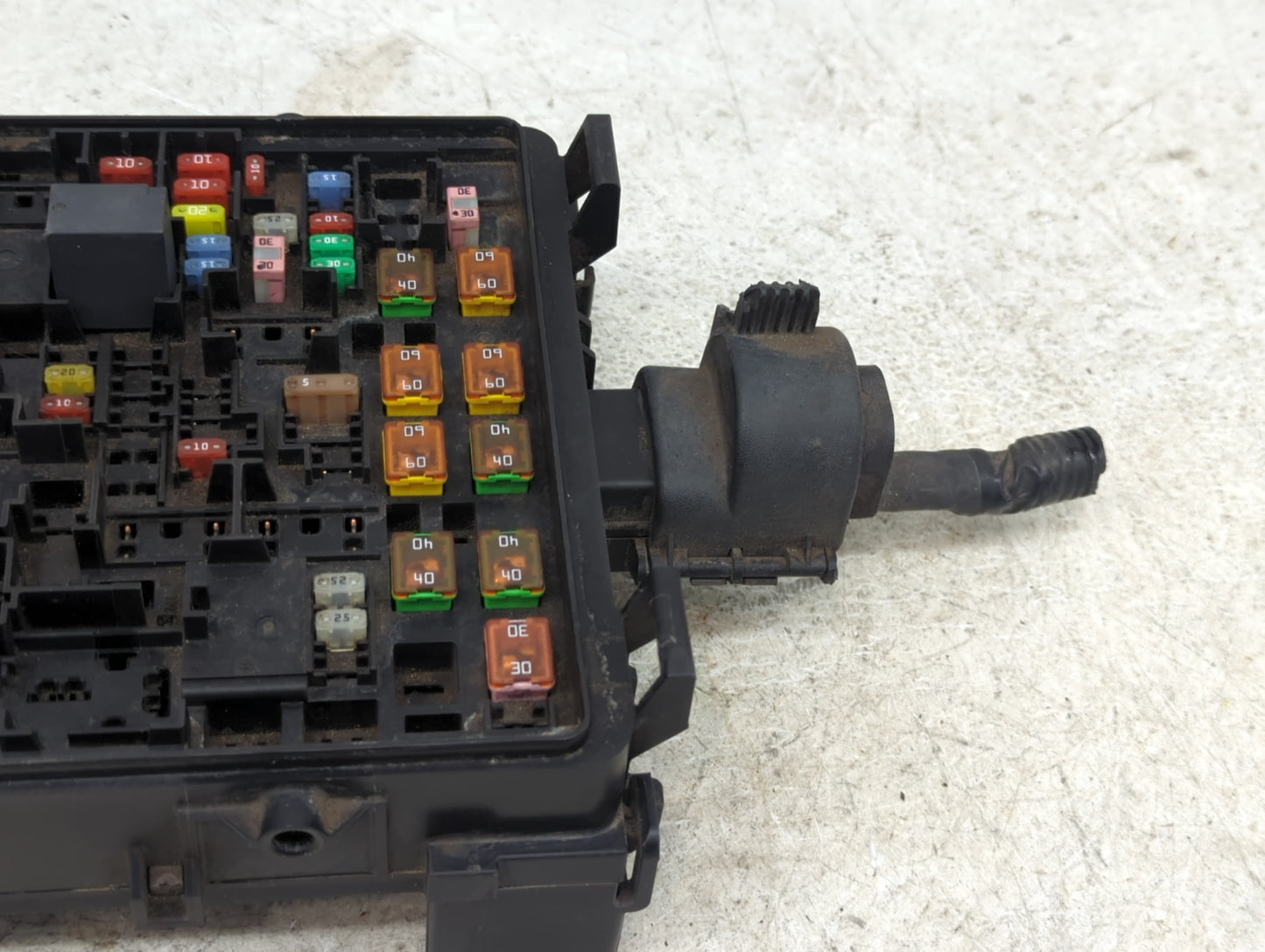 2016 Chevrolet Suburban Fusebox Fuse Box Panel Relay Module P/N:23418066 Fits Fits 2015 2017 2018 2019 2020 OEM Used Auto Pa