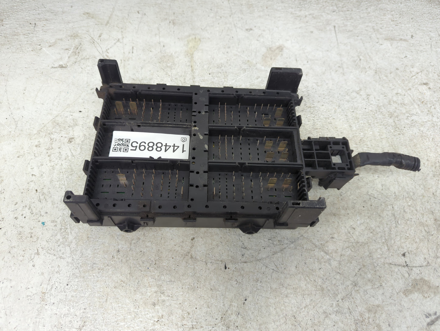 2016 Chevrolet Suburban Fusebox Fuse Box Panel Relay Module P/N:23418066 Fits Fits 2015 2017 2018 2019 2020 OEM Used Auto Pa