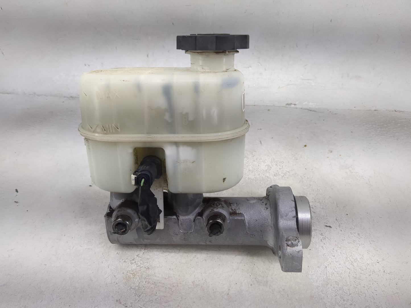 Chevrolet Suburban Brake Master Cylinder 1491990 - Oemusedautoparts1.com
