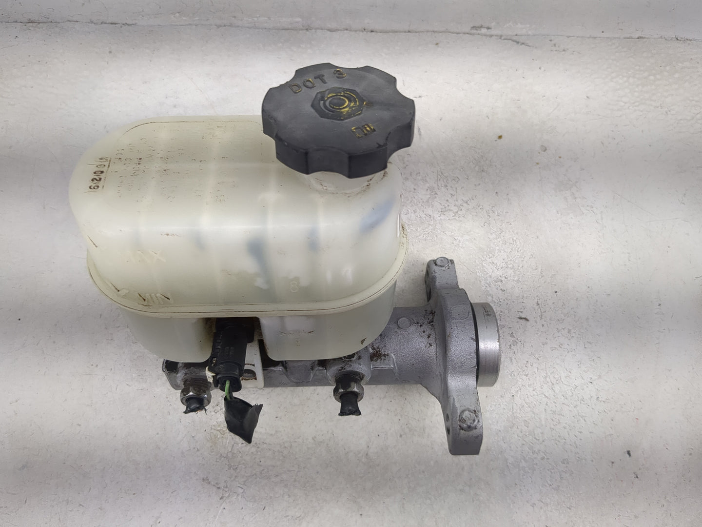 Chevrolet Suburban Brake Master Cylinder 1491990 - Oemusedautoparts1.com