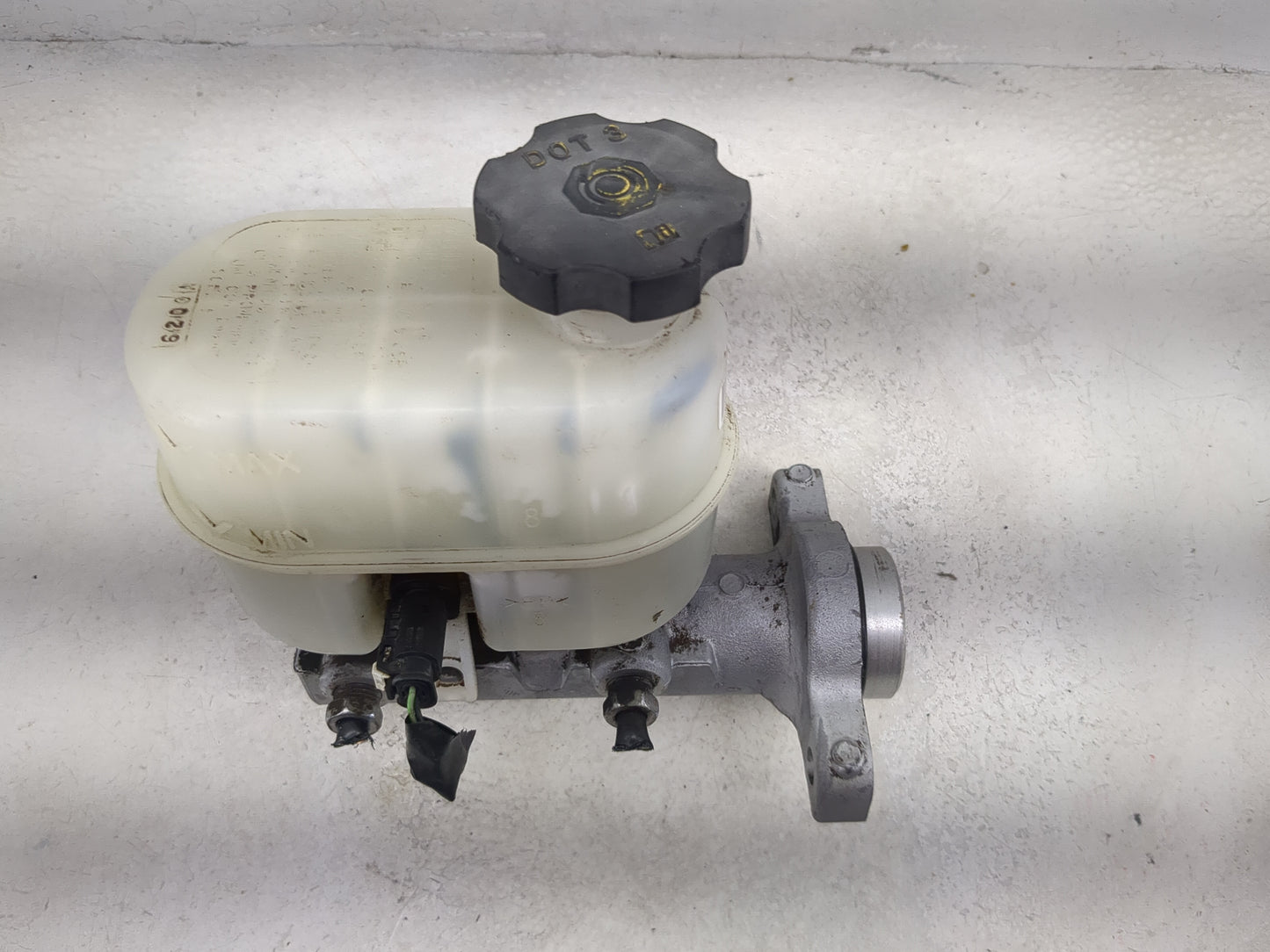 Chevrolet Suburban Brake Master Cylinder 1491990 - Oemusedautoparts1.com