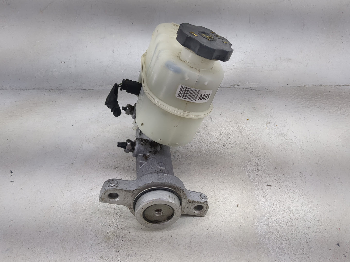 Chevrolet Suburban Brake Master Cylinder 1491990 - Oemusedautoparts1.com