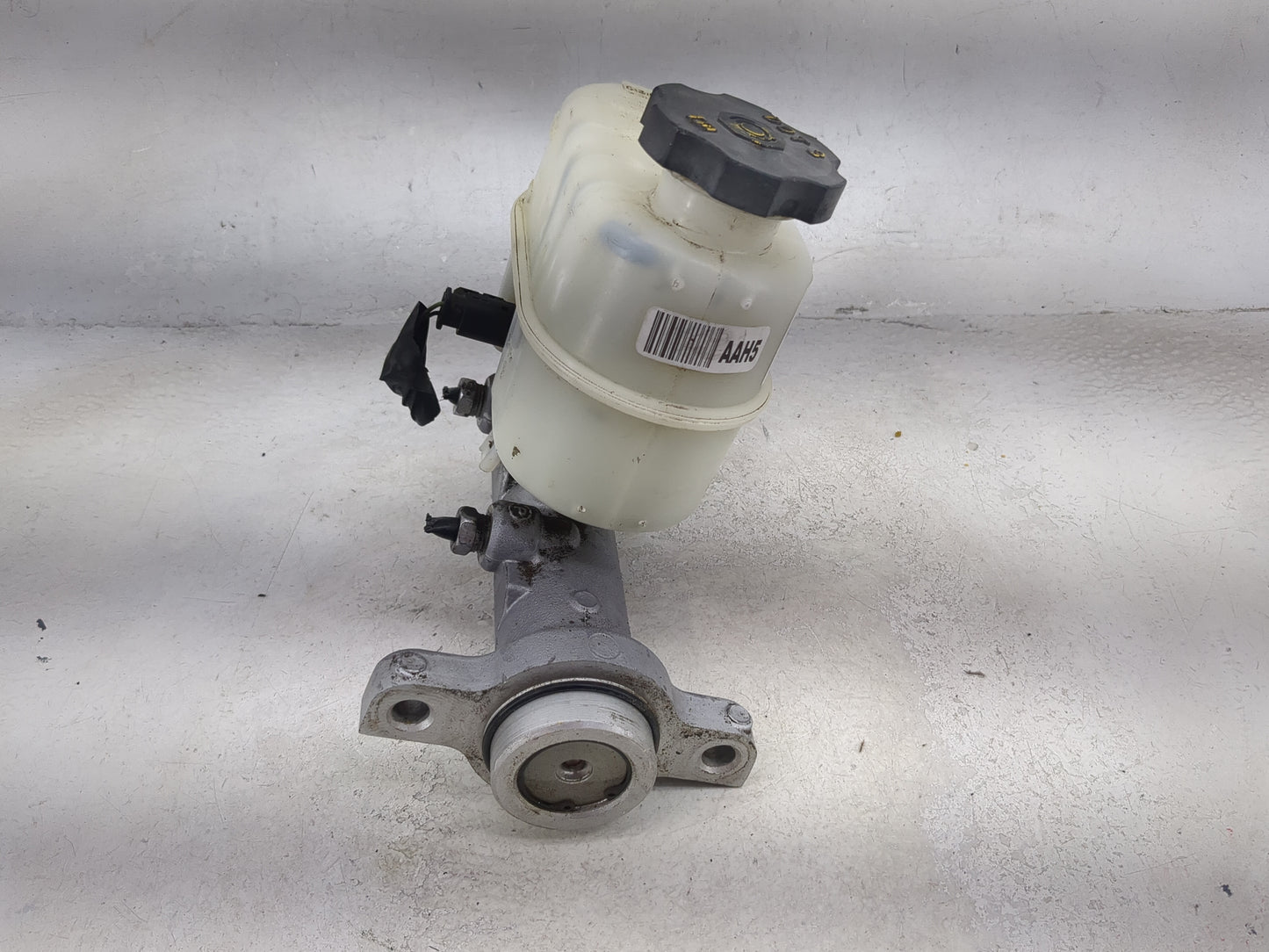 Chevrolet Suburban Brake Master Cylinder 1491990 - Oemusedautoparts1.com