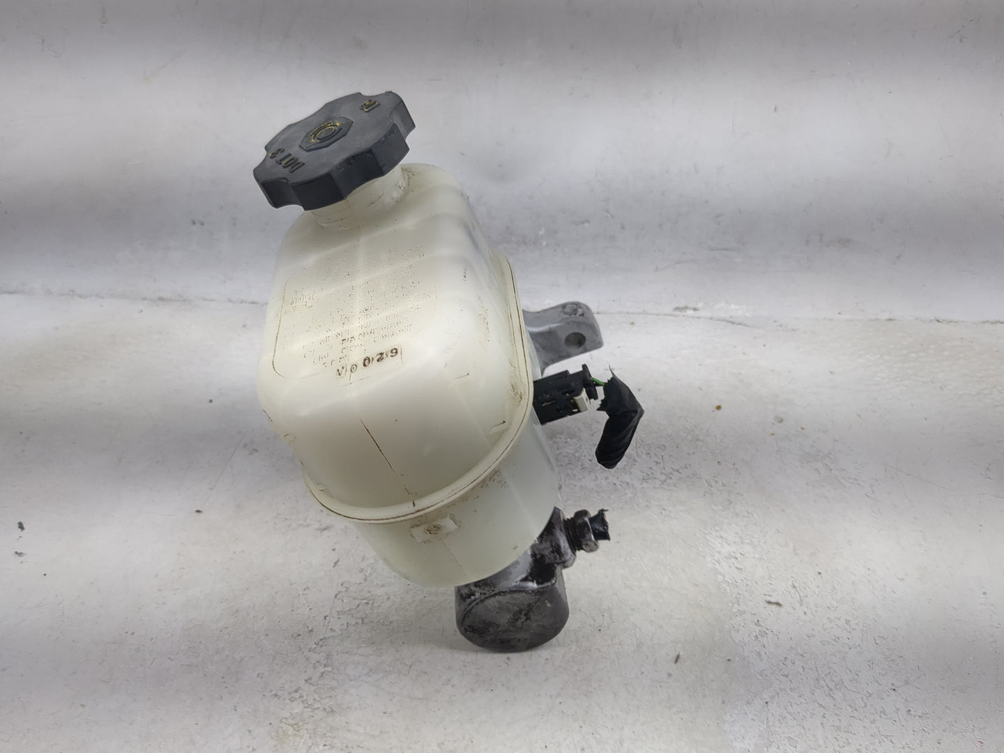 Chevrolet Suburban Brake Master Cylinder 1491990 - Oemusedautoparts1.com