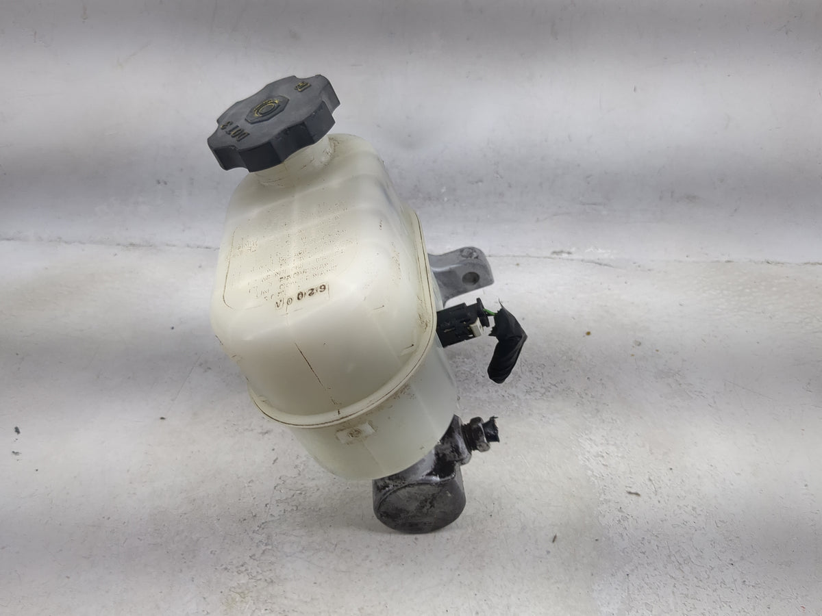 Chevrolet Suburban Brake Master Cylinder 1491990 - Oemusedautoparts1.com