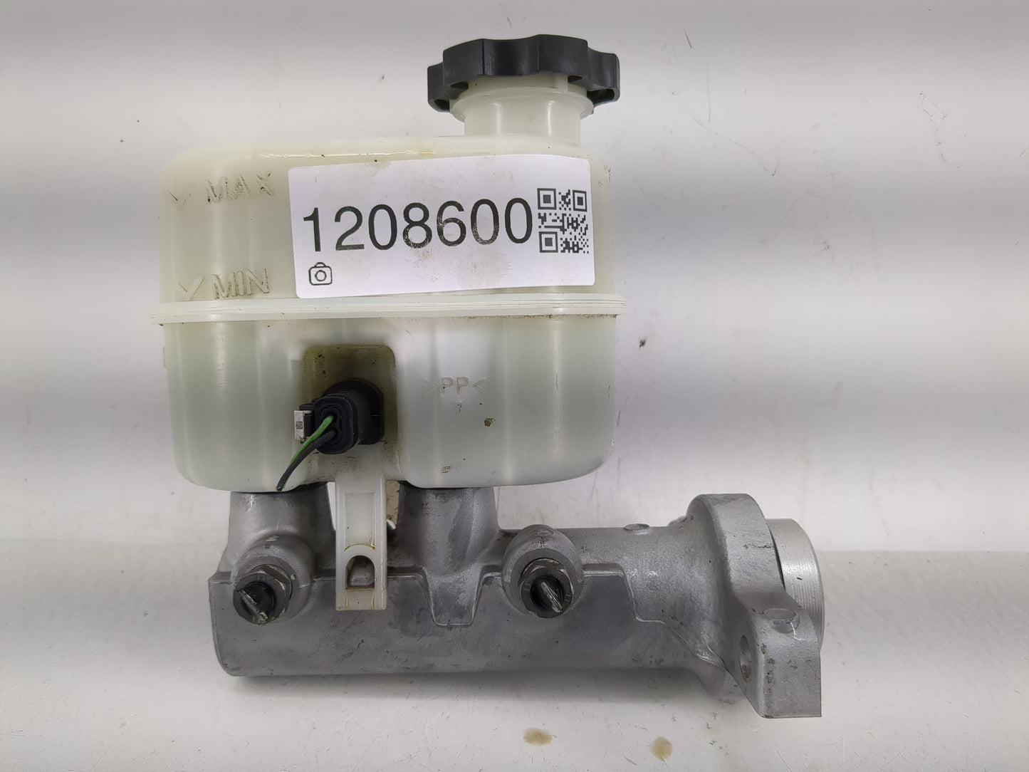 Chevrolet Suburban 1500 Brake Master Cylinder 1208600 - Oemusedautoparts1.com