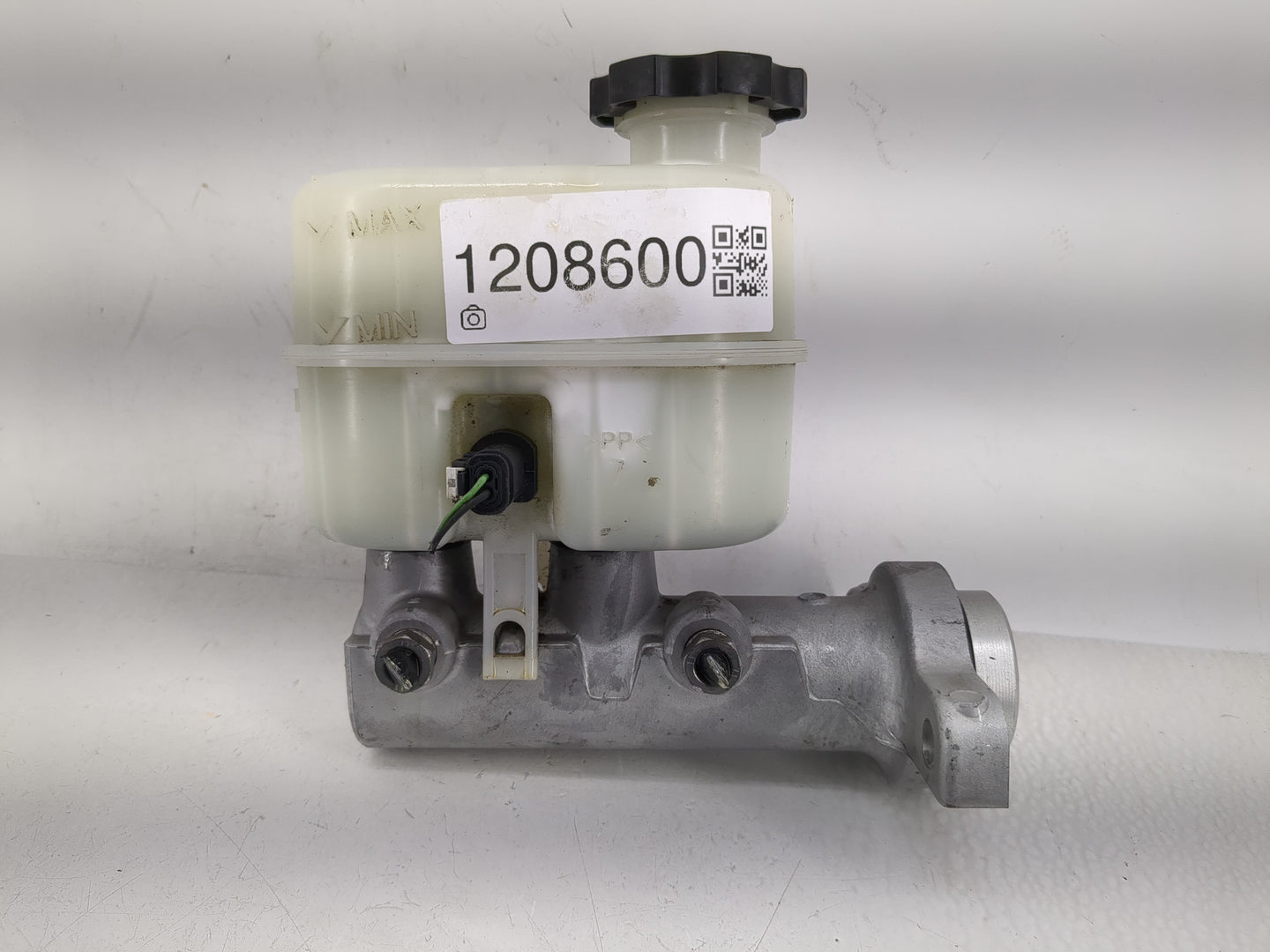 Chevrolet Suburban 1500 Brake Master Cylinder - Oemusedautoparts1.com