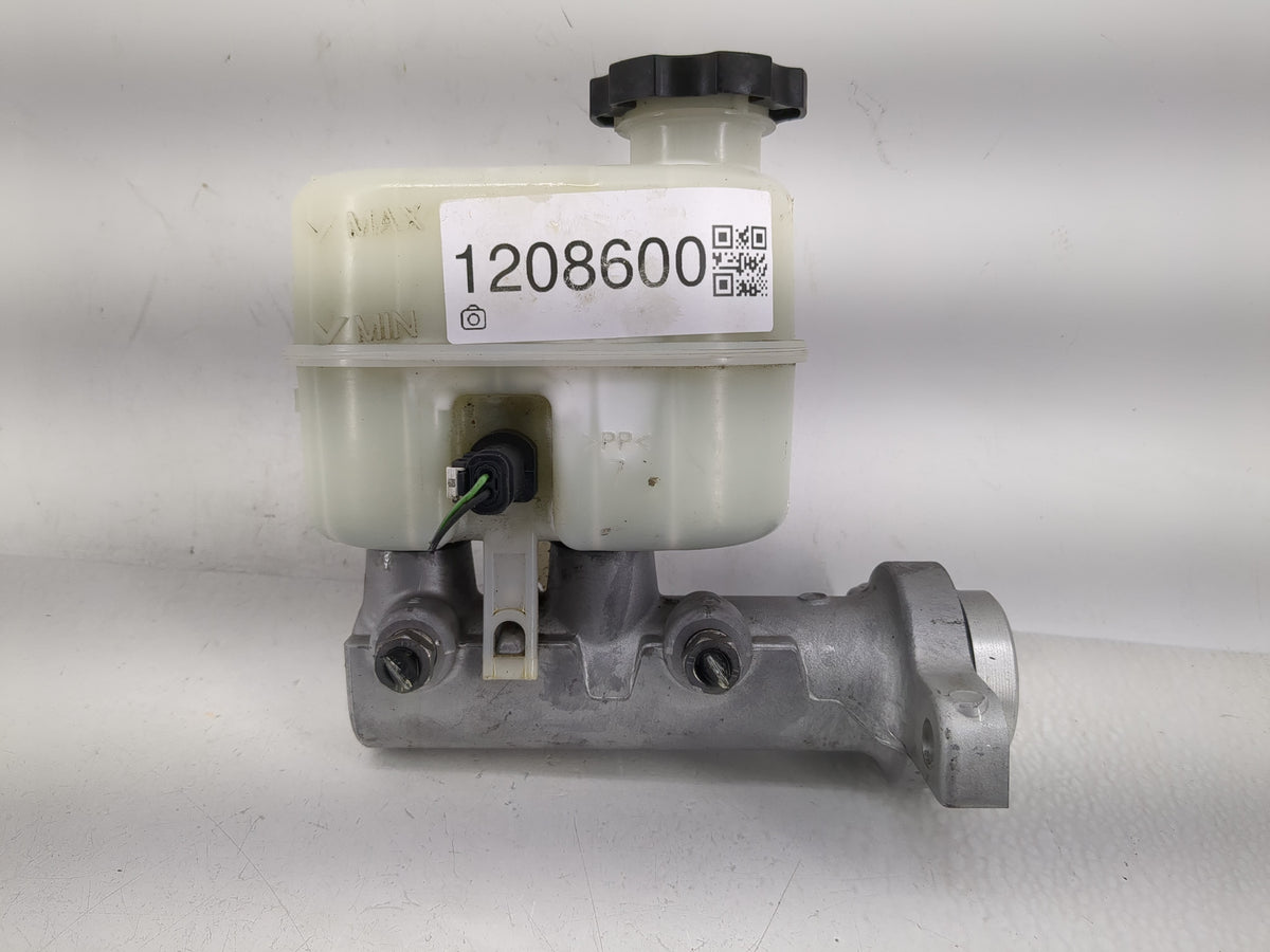 Chevrolet Suburban 1500 Brake Master Cylinder 1208600 - Oemusedautoparts1.com