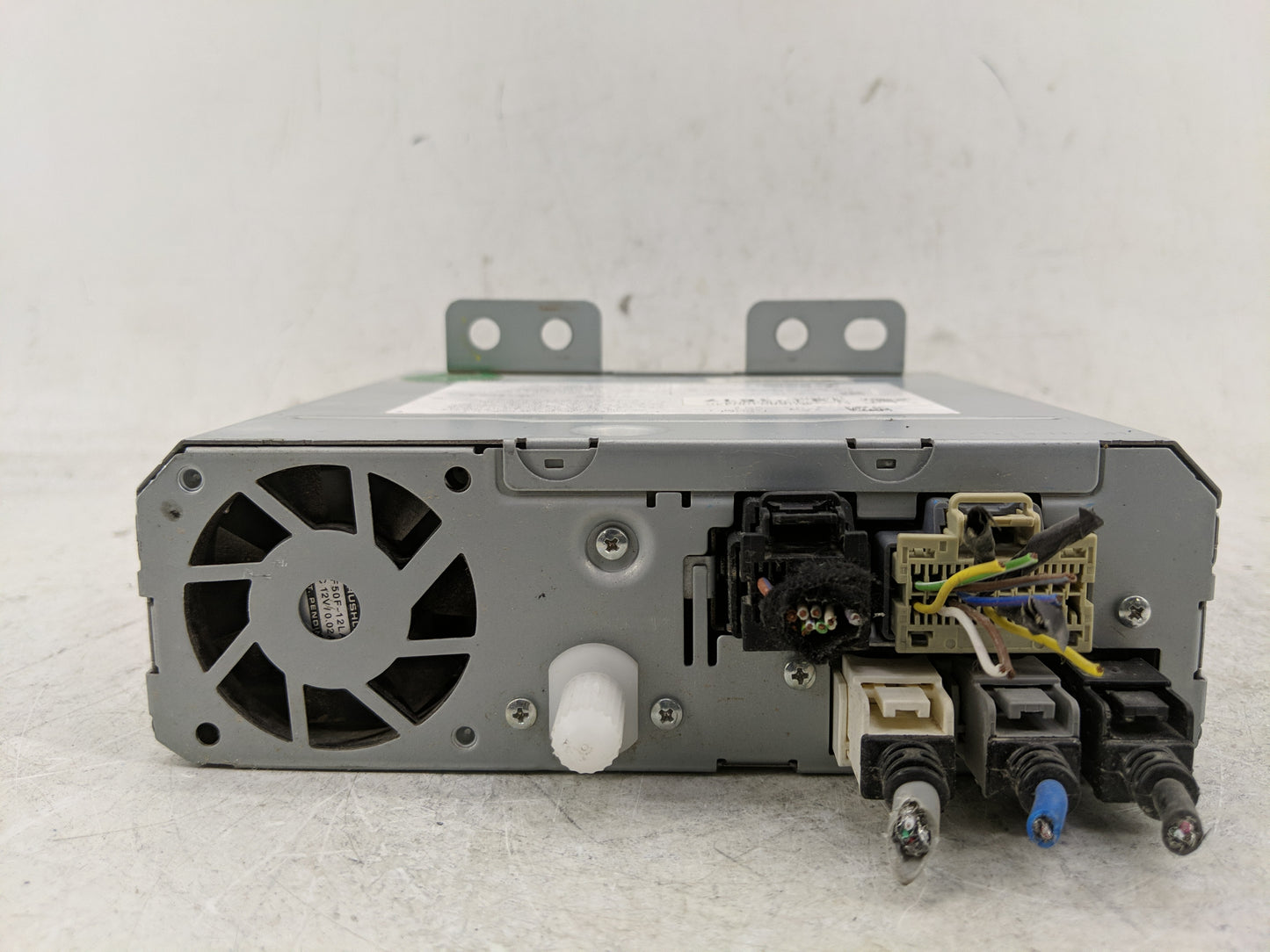 2016 Chevrolet Suburban 1500 Radio AM FM Cd Player Receiver Replacement P/N:P050648164AB Fits OEM Used Auto Parts - Oemuseda