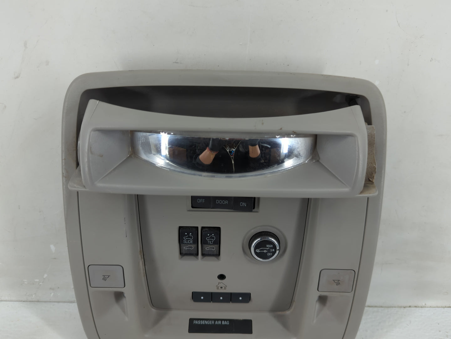 Chevrolet Suburban 1500 Overhead Roof Console 1239489 - Oemusedautoparts1.com