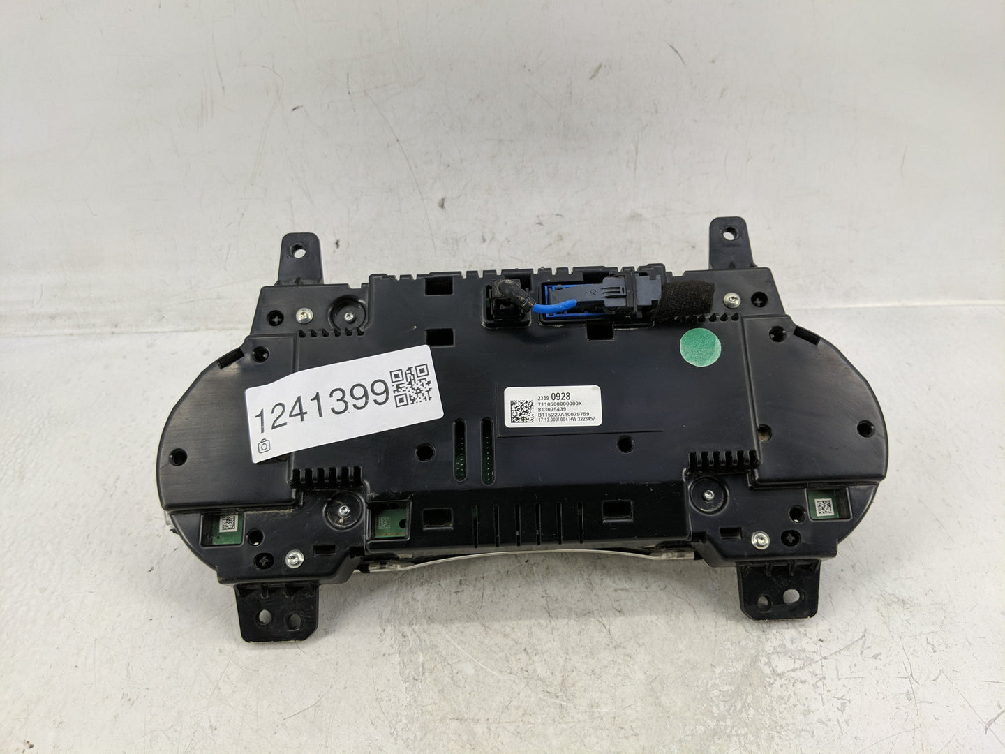 2016 Chevrolet Suburban 1500 Instrument Cluster Speedometer Gauges P/N:23390928 Fits OEM Used Auto Parts - Oemusedautoparts1