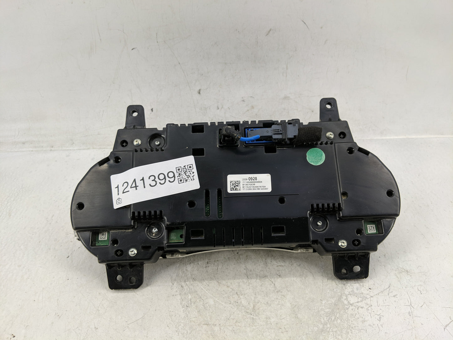 2016 Chevrolet Suburban 1500 Instrument Cluster Speedometer Gauges P/N:23390928 Fits OEM Used Auto Parts - Oemusedautoparts1