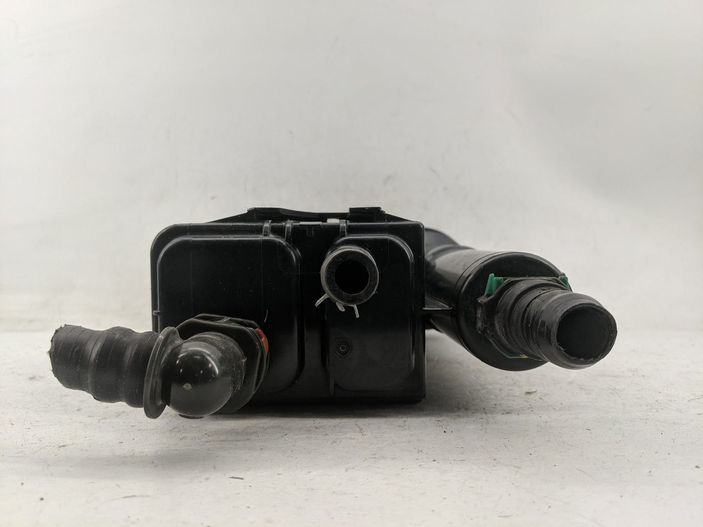 2016 Chevrolet Suburban 1500 Fuel Vapor Charcoal Canister - Oemusedautoparts1.com